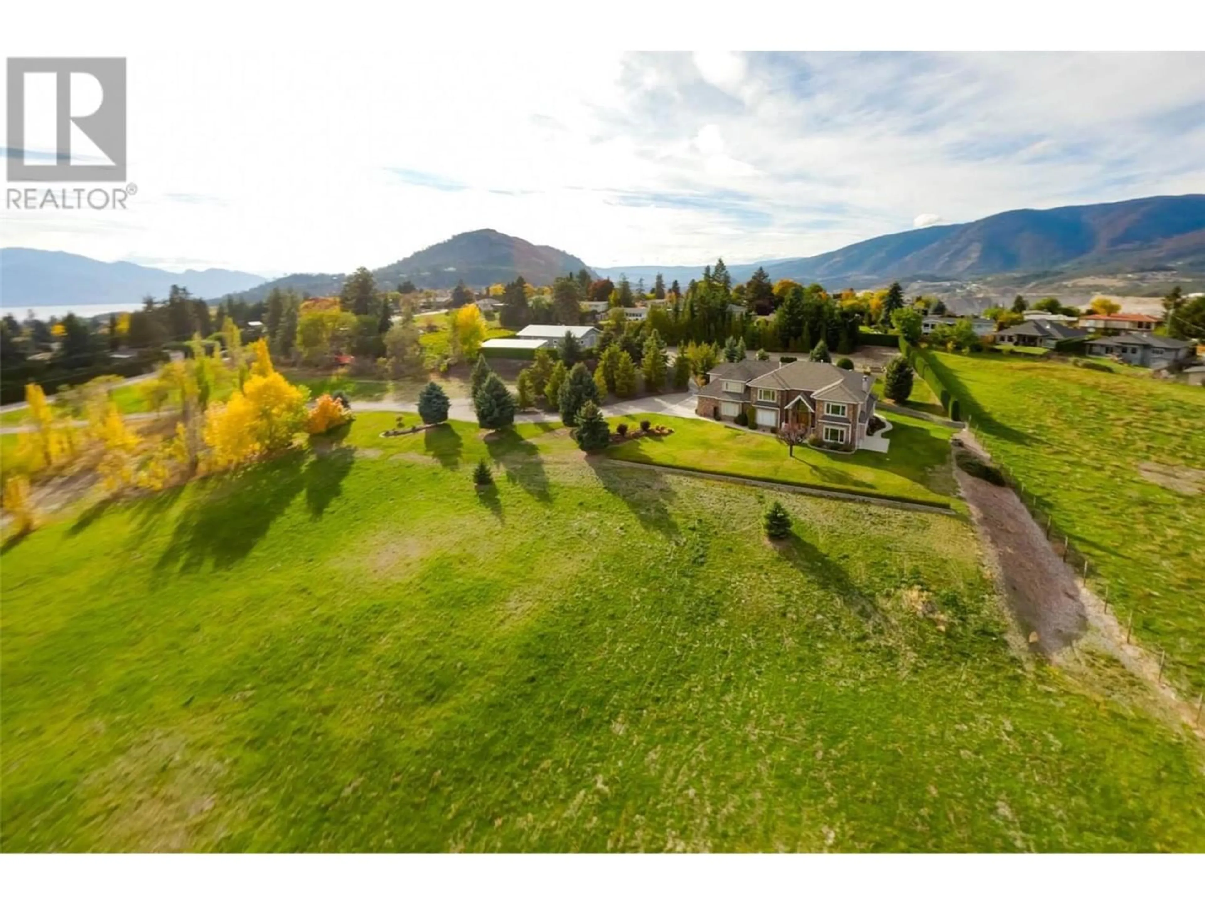 Fenced yard for 842 Stuart Road, West Kelowna British Columbia V1Z1G9