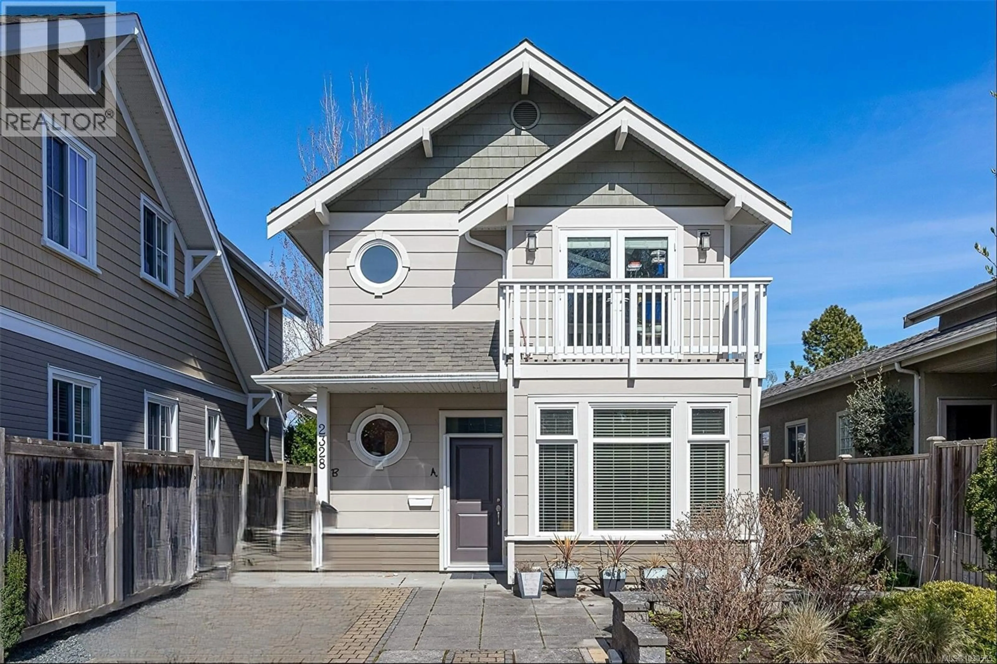 Home with vinyl exterior material, street for 2328 OAKVILLE AVENUE, Sidney British Columbia V8L0B5