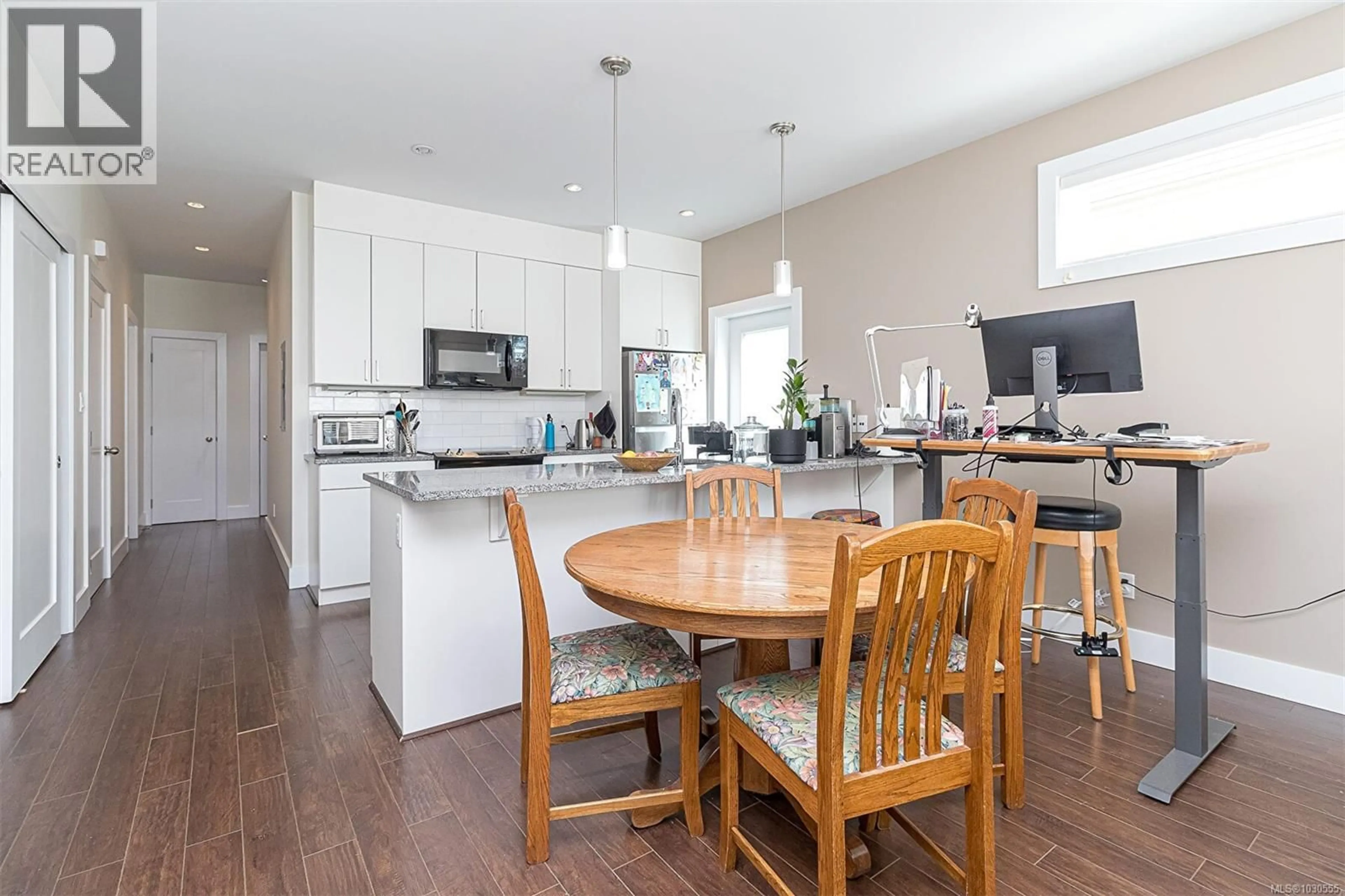 Open concept kitchen, wood/laminate floor for 2328 OAKVILLE AVENUE, Sidney British Columbia V8L0B5