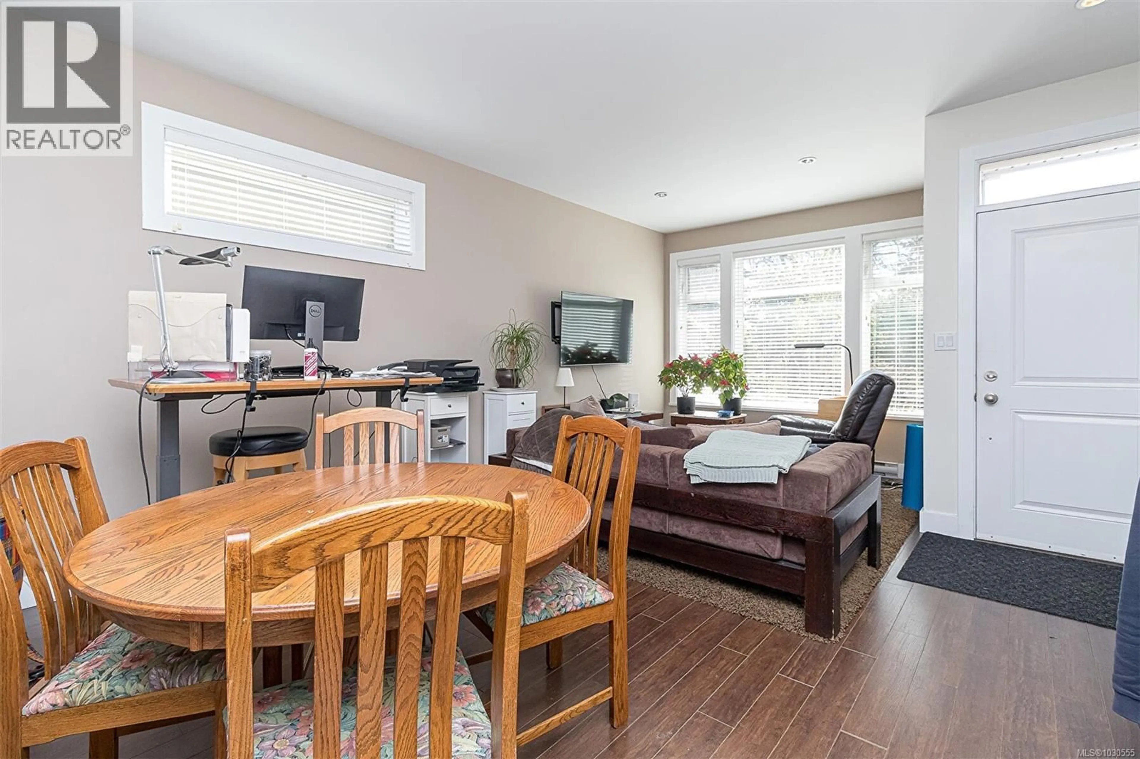 Living room with furniture, wood/laminate floor for 2328 OAKVILLE AVENUE, Sidney British Columbia V8L0B5