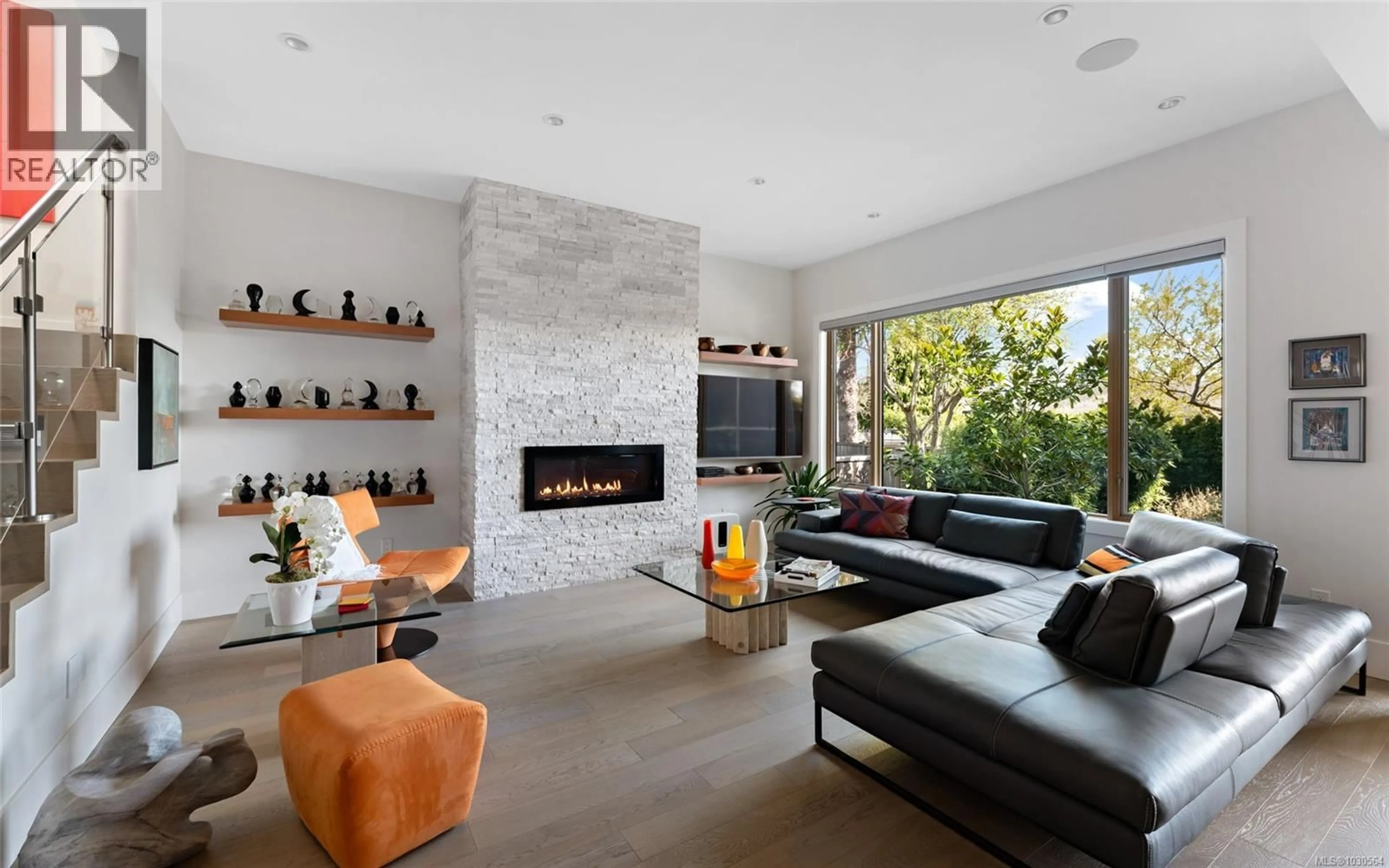 Living room with furniture, unknown for 111 MOSS STREET, Victoria British Columbia V8V4M3