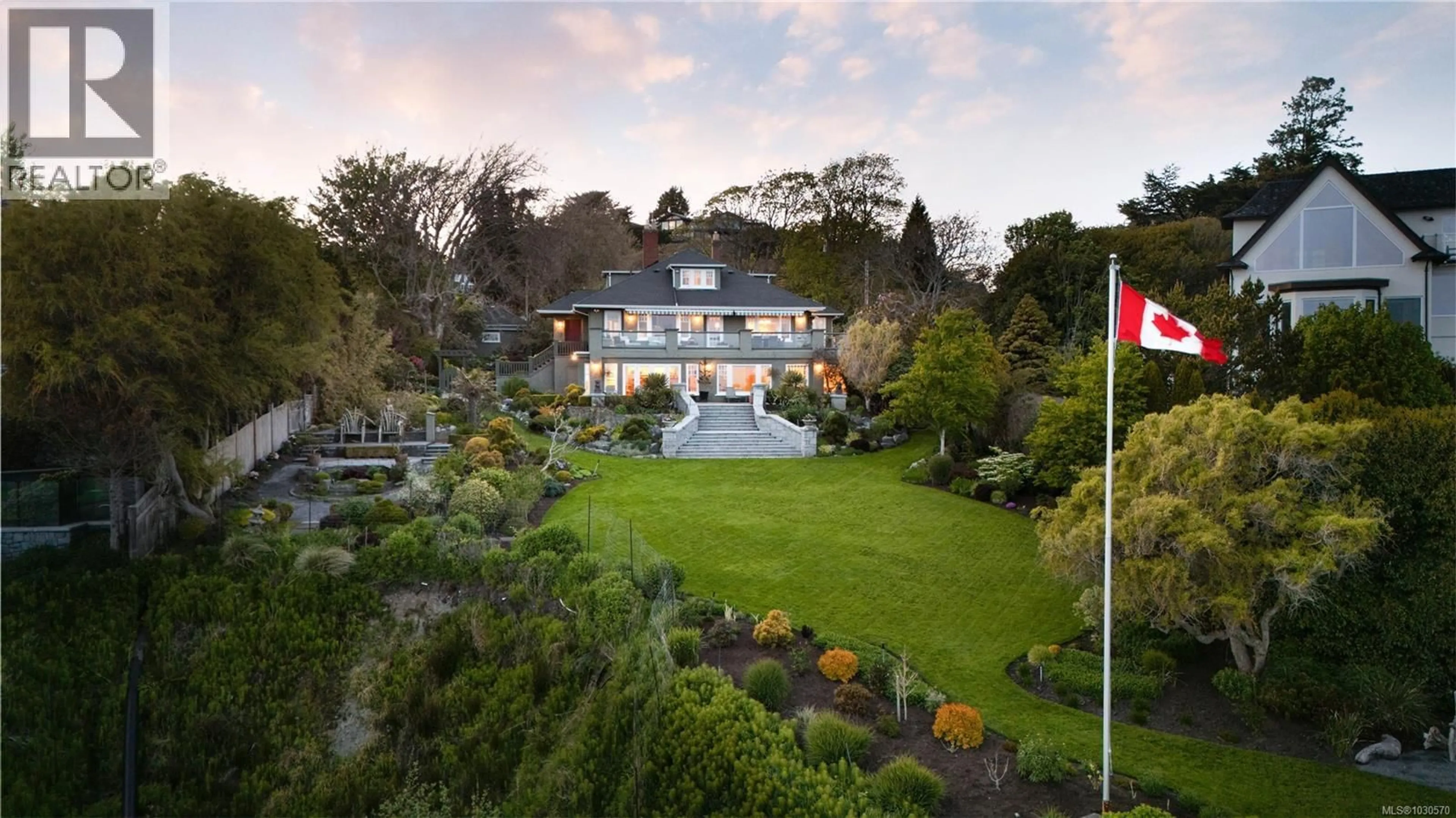 A pic from outside/outdoor area/front of a property/back of a property/a pic from drone, unknown for 261 KING GEORGE TERRACE, Oak Bay British Columbia V8S2J8