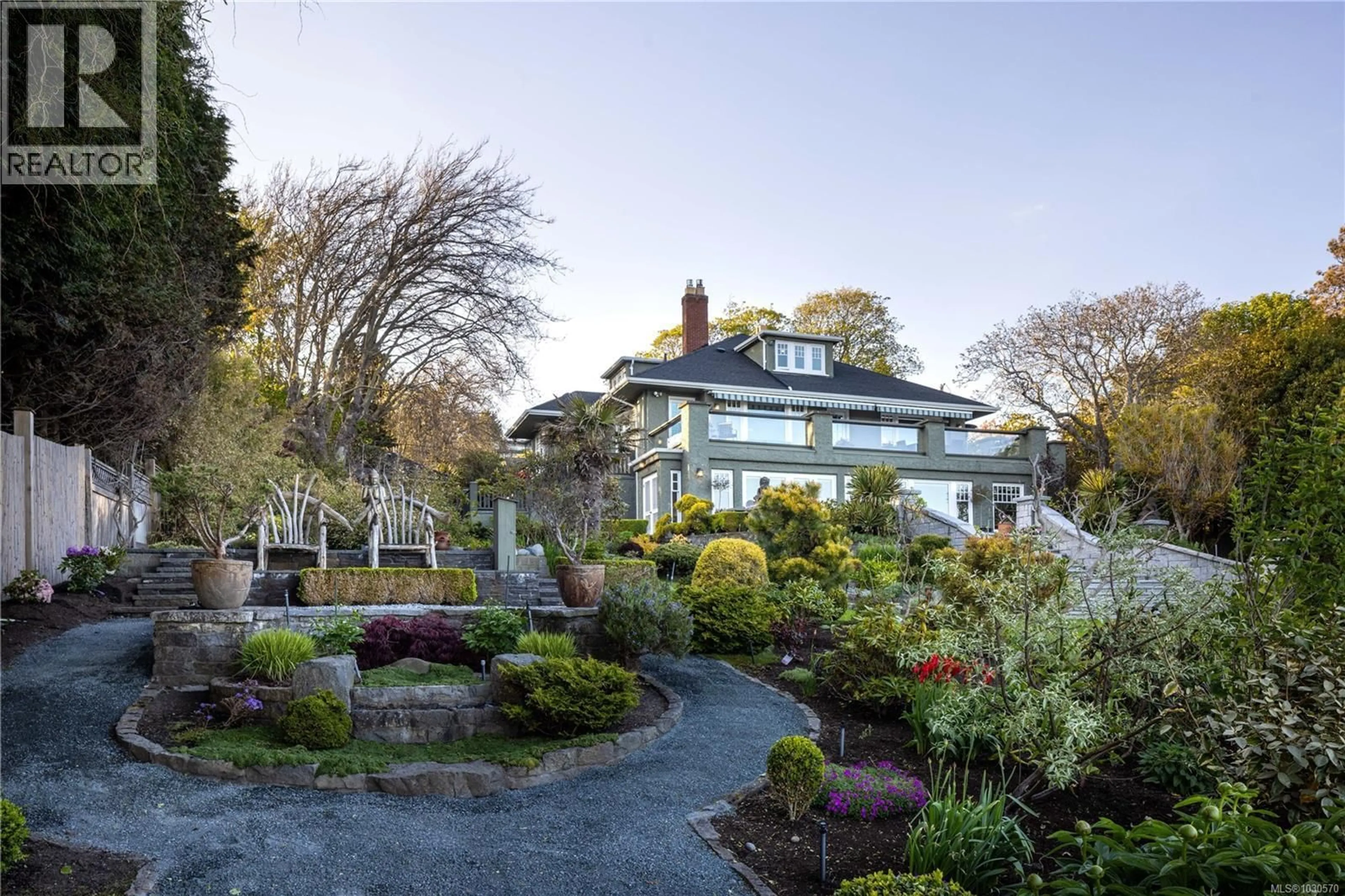 A pic from outside/outdoor area/front of a property/back of a property/a pic from drone, street for 261 KING GEORGE TERRACE, Oak Bay British Columbia V8S2J8