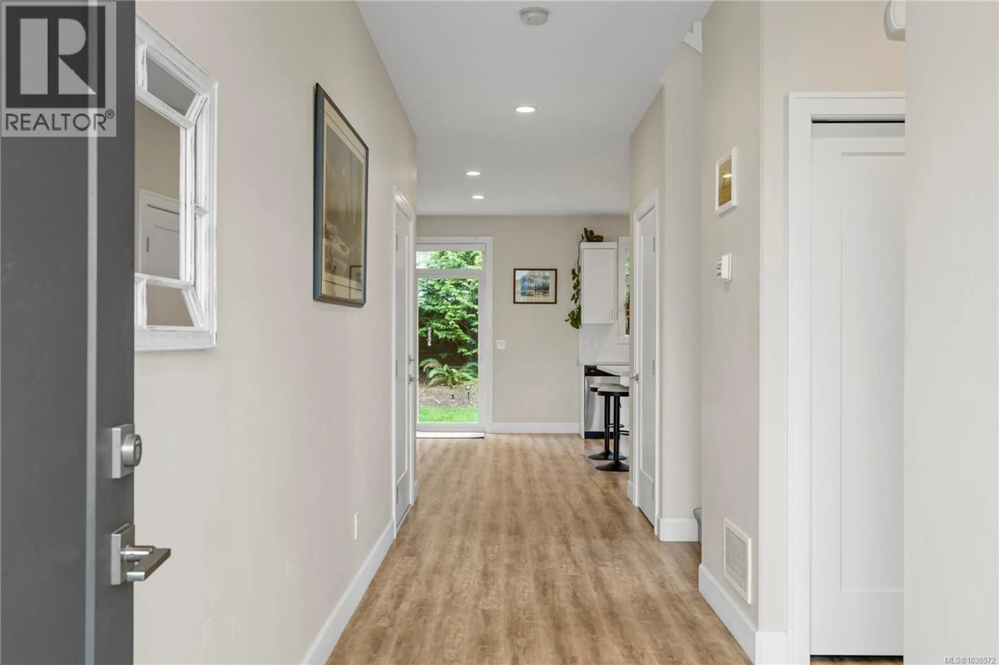 Indoor entryway for 855 COAL TOWN WAY, Nanaimo British Columbia V9R6P2