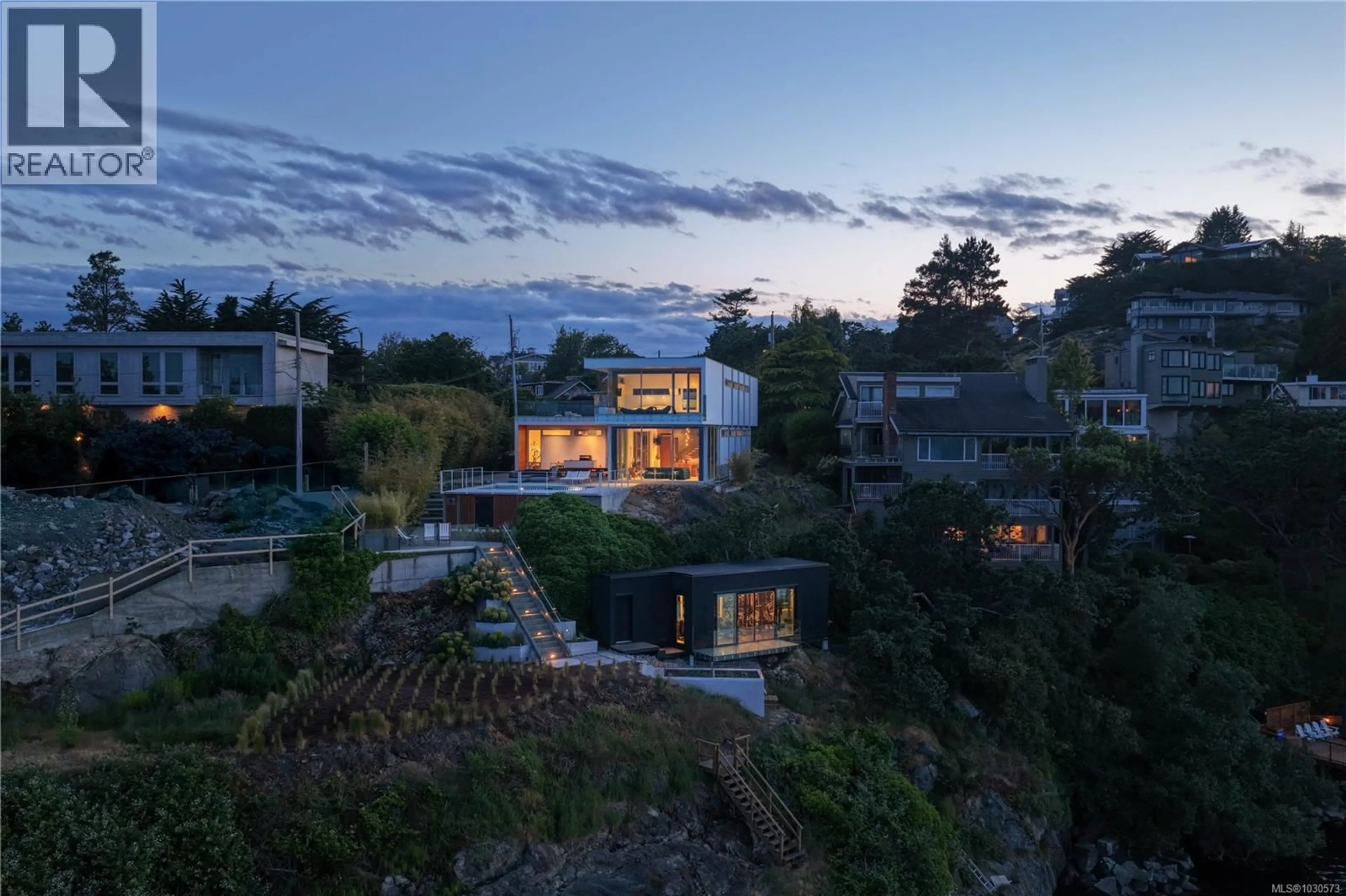 A pic from outside/outdoor area/front of a property/back of a property/a pic from drone, unknown for 295 KING GEORGE TERRACE, Oak Bay British Columbia V8S2J8