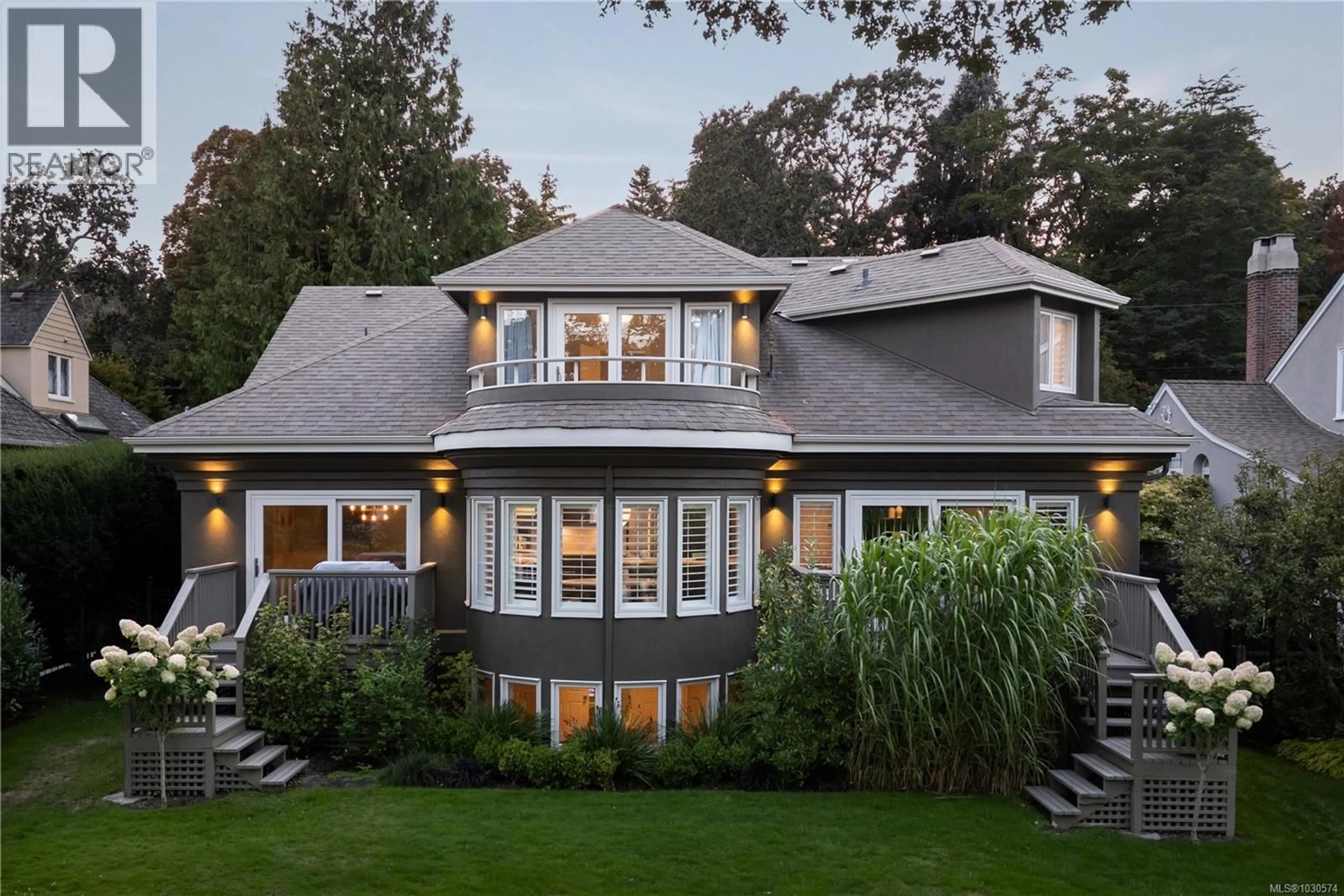 Home with vinyl exterior material, street for 683 MOUNTJOY AVENUE, Oak Bay British Columbia V8S4K8