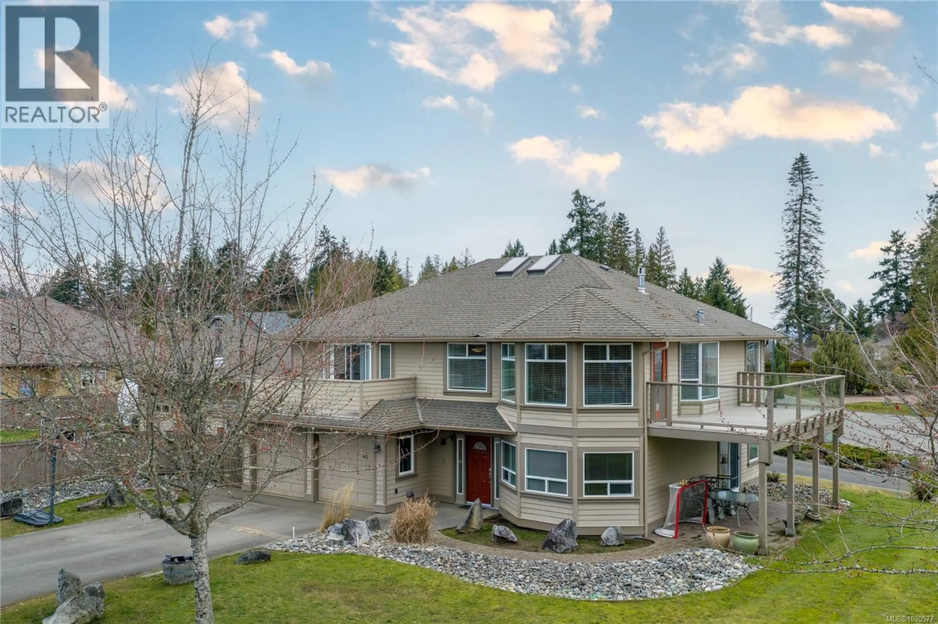 A pic from outside/outdoor area/front of a property/back of a property/a pic from drone, unknown for 615 CHINOOK AVENUE, Parksville British Columbia V9P1A5