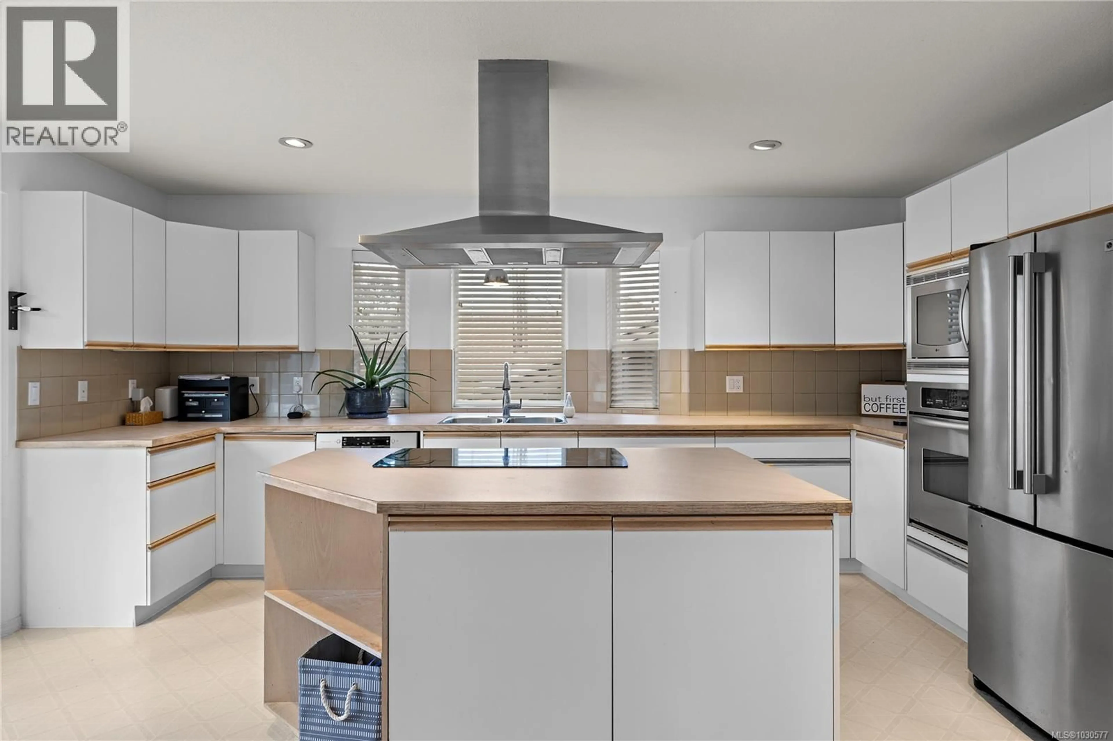 Contemporary kitchen, ceramic/tile floor for 615 CHINOOK AVENUE, Parksville British Columbia V9P1A5