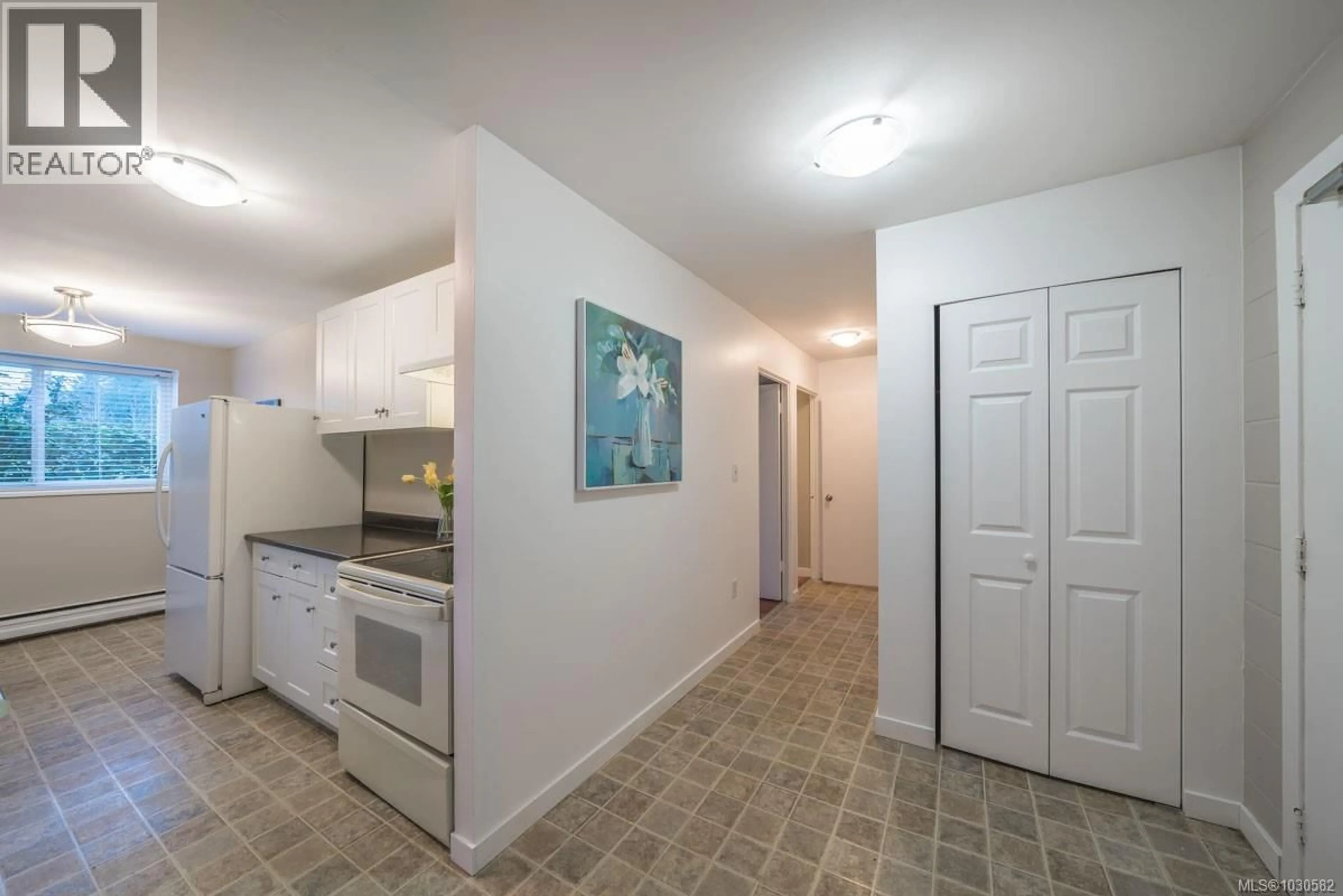 Standard kitchen, unknown for 1102 - 1097 BOWEN ROAD, Nanaimo British Columbia V9R2A4