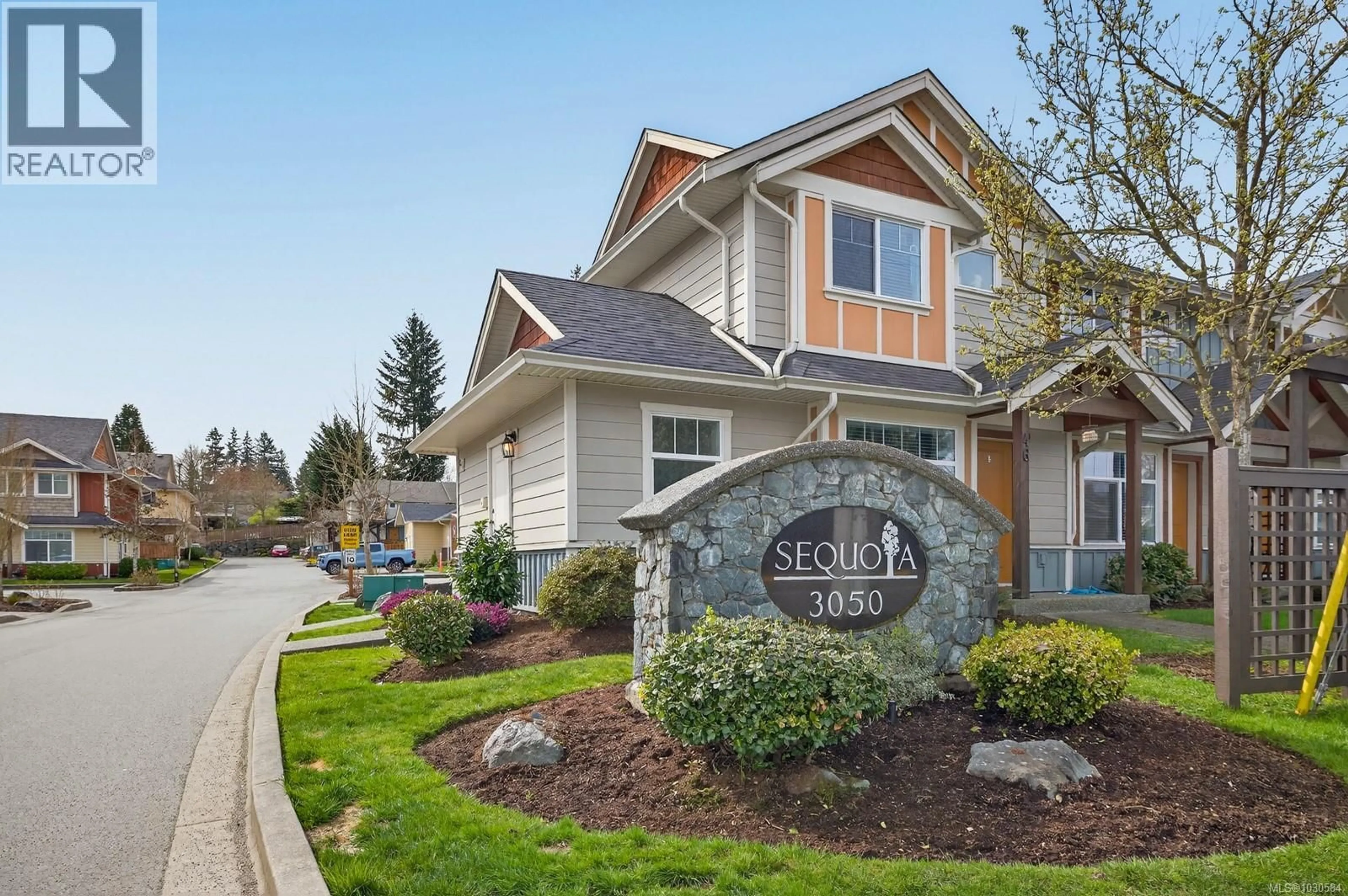 Home with vinyl exterior material, street for 45 - 3050 SHERMAN ROAD, Duncan British Columbia V9L2C1