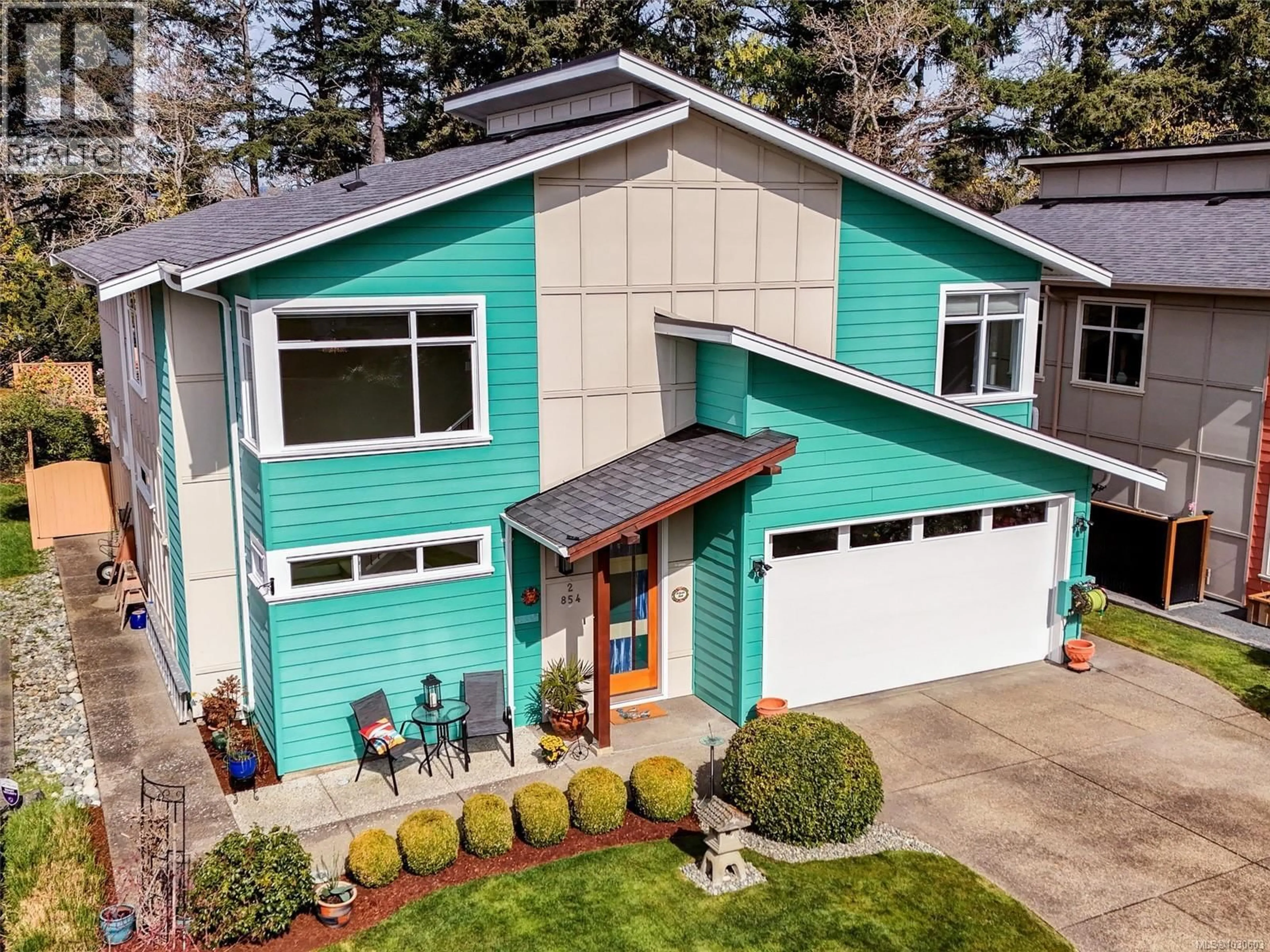 Home with vinyl exterior material, street for 2 - 854 CAROLINE ROAD, Esquimalt British Columbia V9A4L9