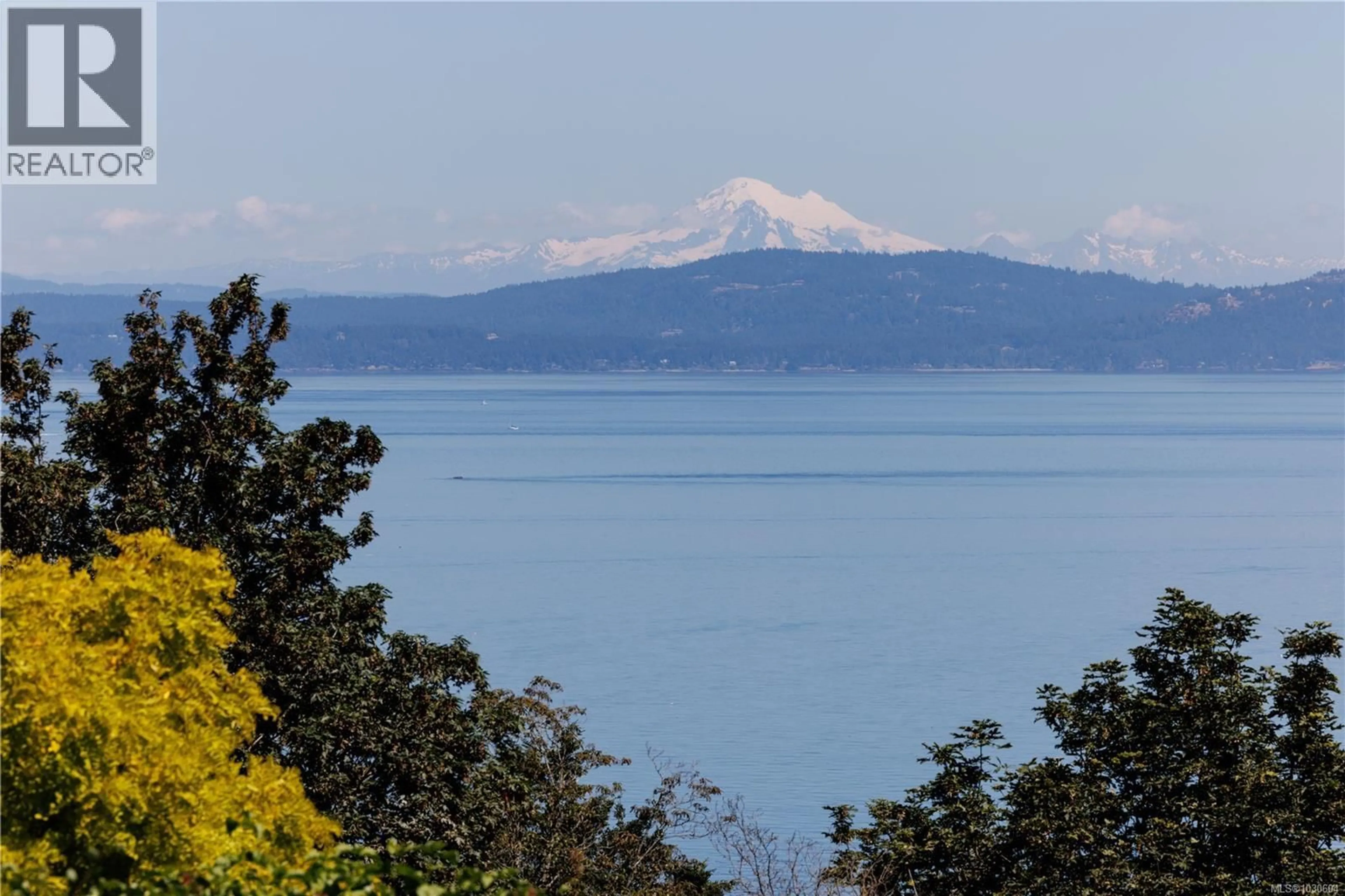 Blurry image for 5011 HILARIE PLACE, Saanich British Columbia V8Y2A4