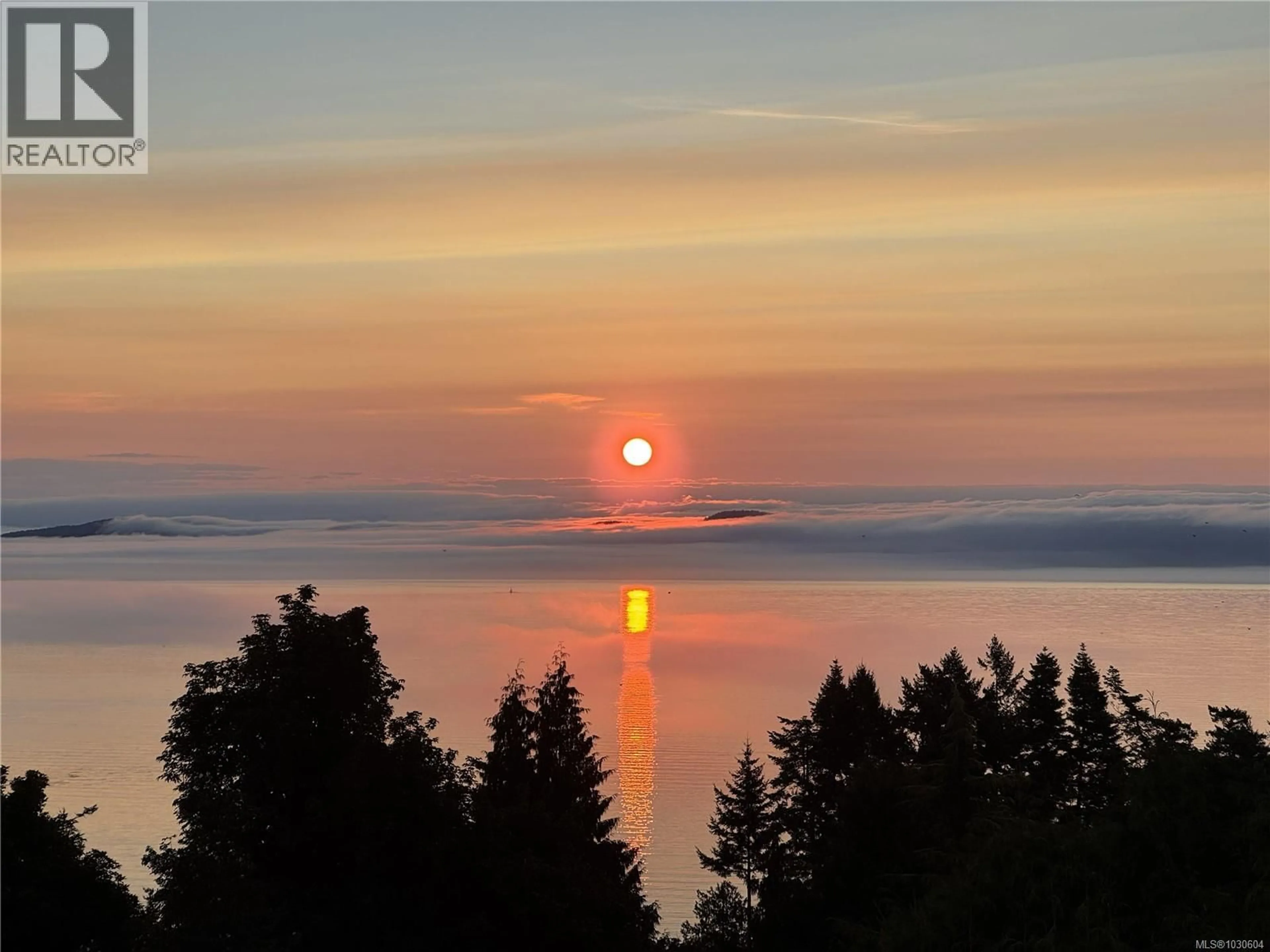 Blurry image for 5011 HILARIE PLACE, Saanich British Columbia V8Y2A4