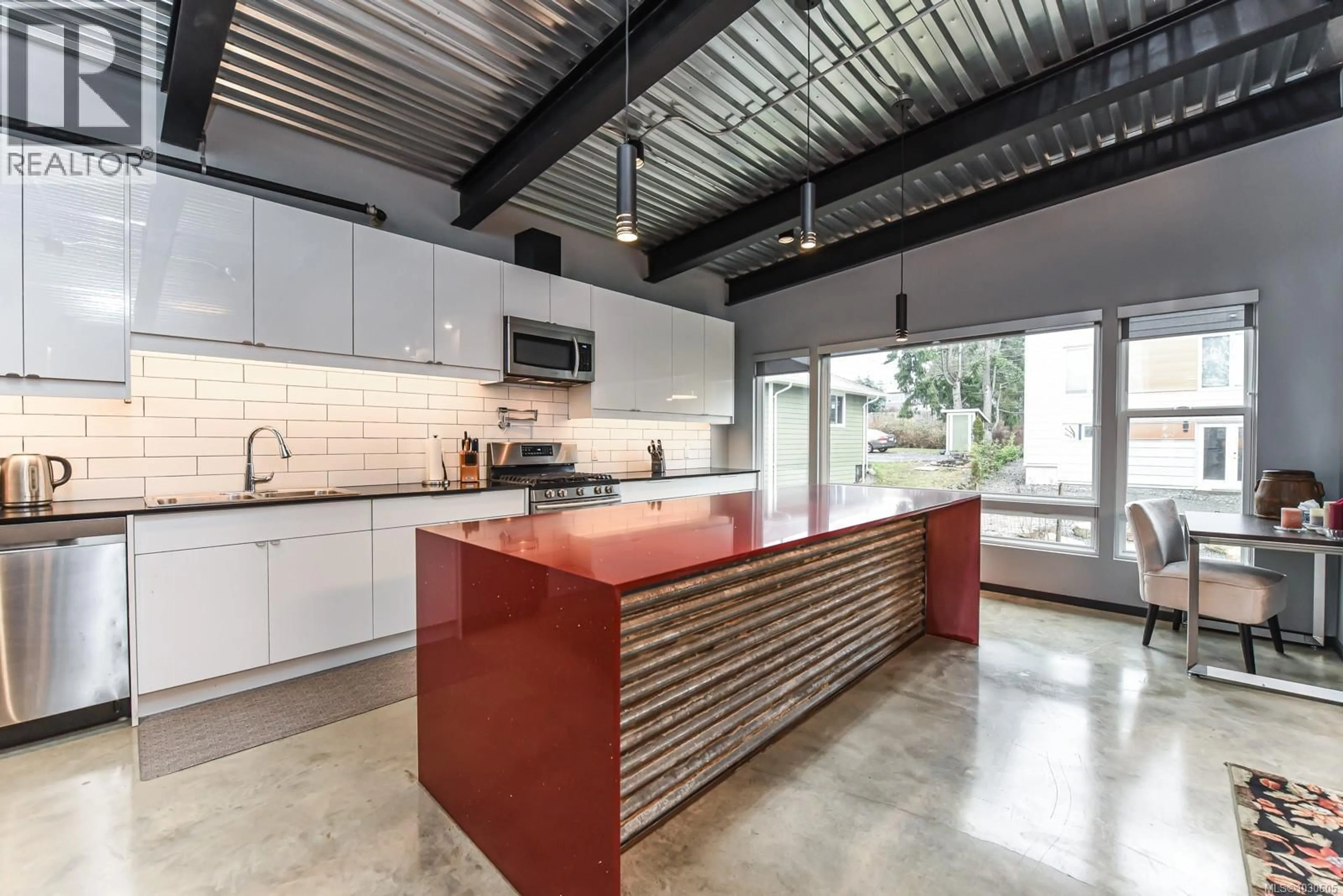 Contemporary kitchen, cement floor for 3855-3857 WARREN AVENUE, Royston British Columbia V0R2V0