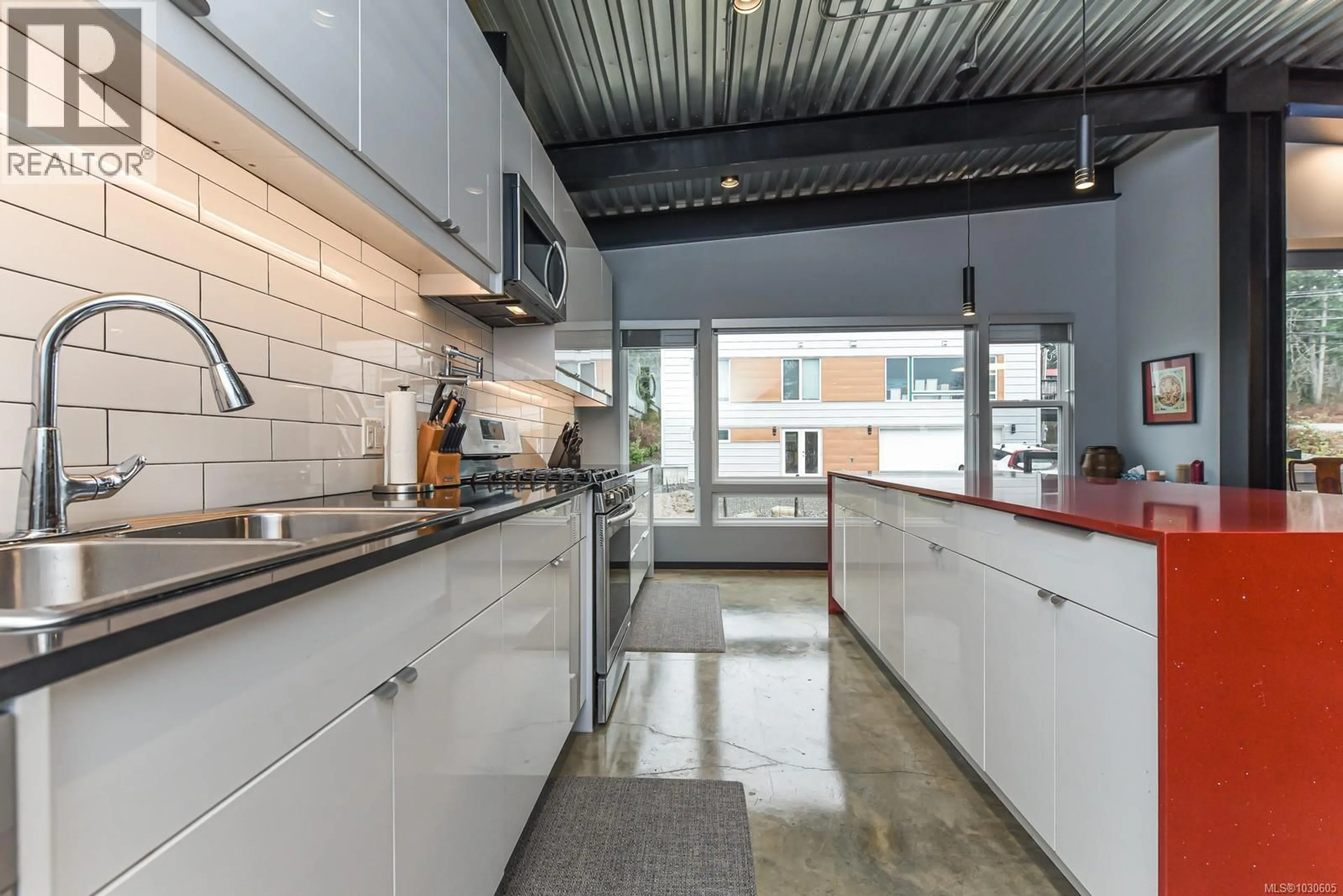 Contemporary kitchen, cement floor for 3855-3857 WARREN AVENUE, Royston British Columbia V0R2V0