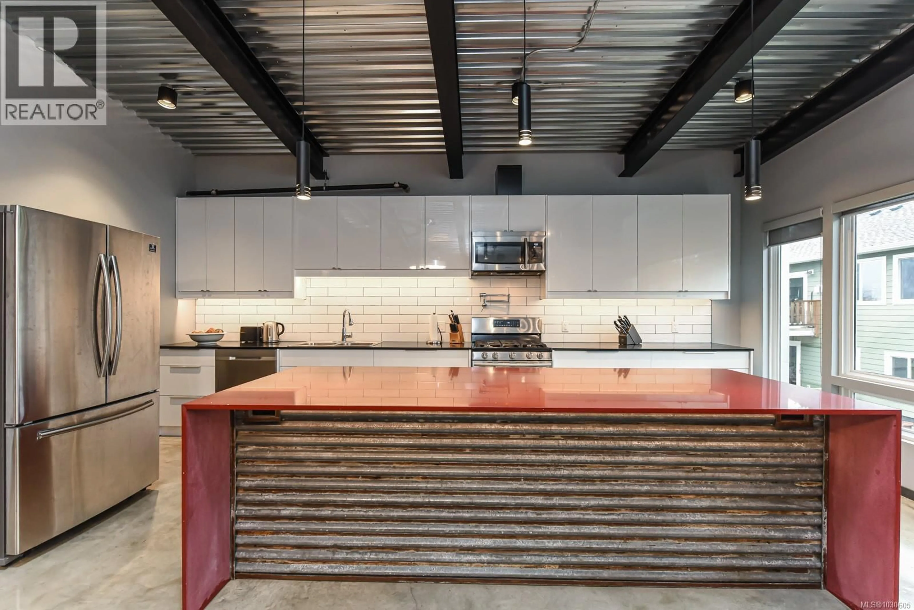 Contemporary kitchen, unknown for 3855-3857 WARREN AVENUE, Royston British Columbia V0R2V0