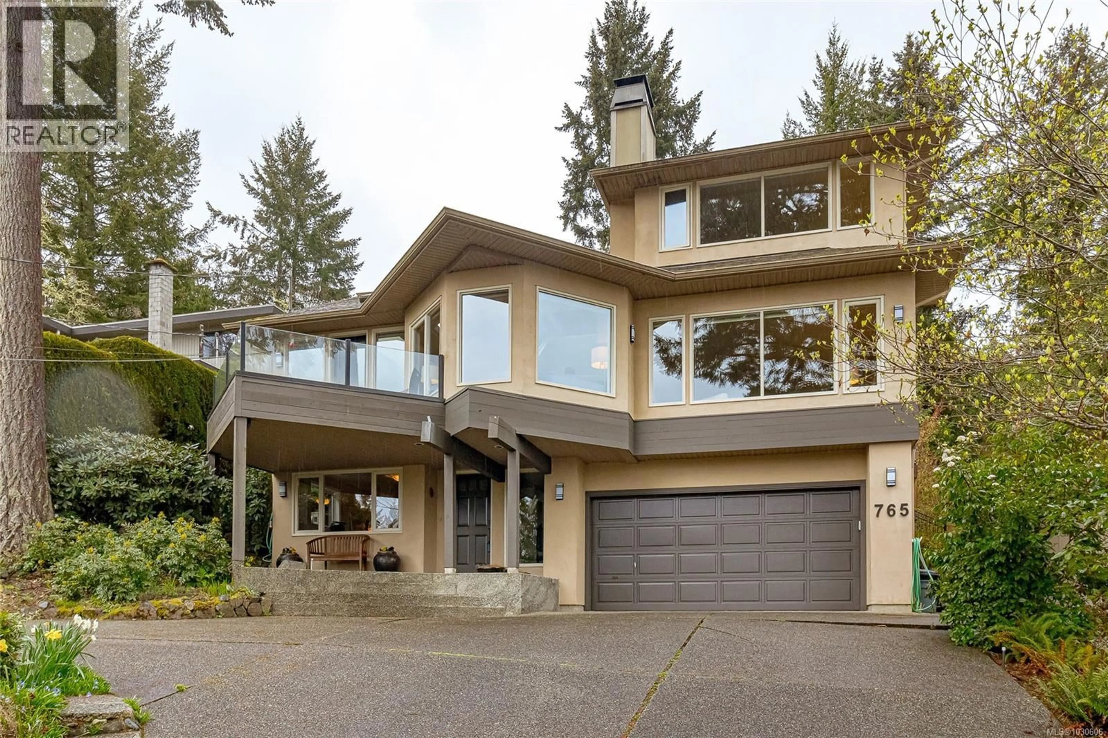 Home with vinyl exterior material, street for 765 SEA DRIVE, Central Saanich British Columbia V8M1B1