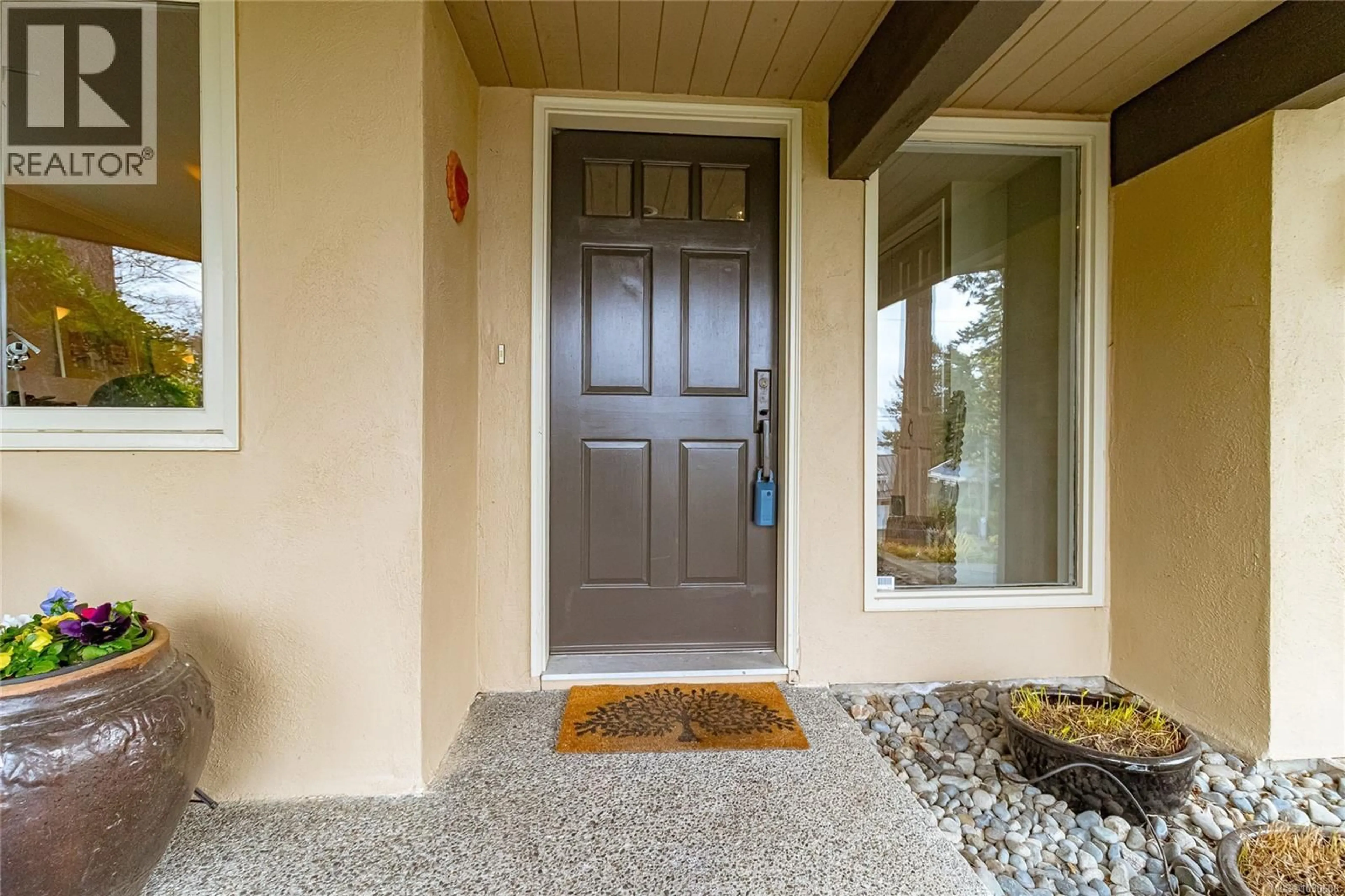 Indoor entryway for 765 SEA DRIVE, Central Saanich British Columbia V8M1B1