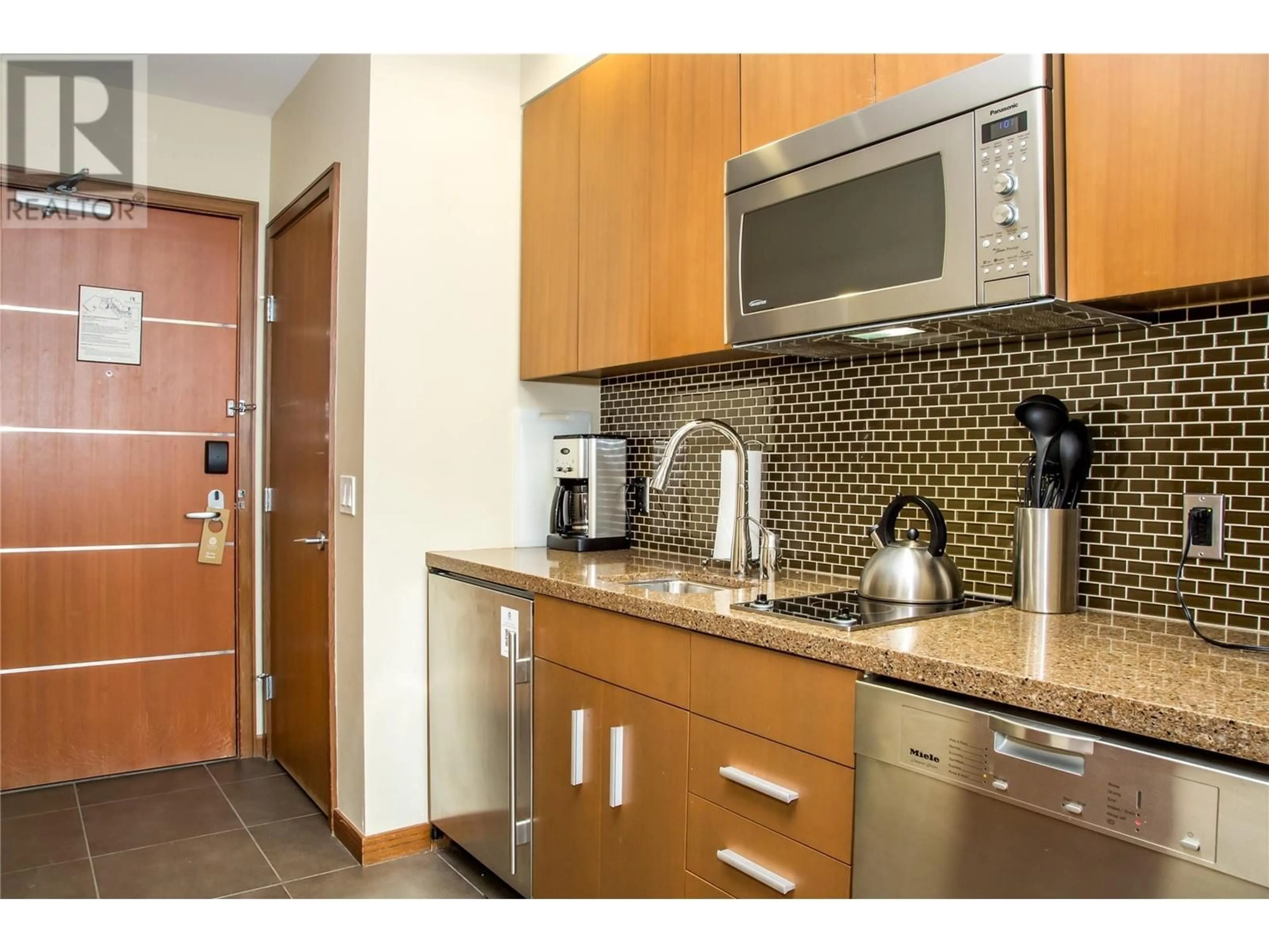 Standard kitchen, ceramic/tile floor for 1212 - 2950 CAMOZZI ROAD, Revelstoke British Columbia V0E2S1