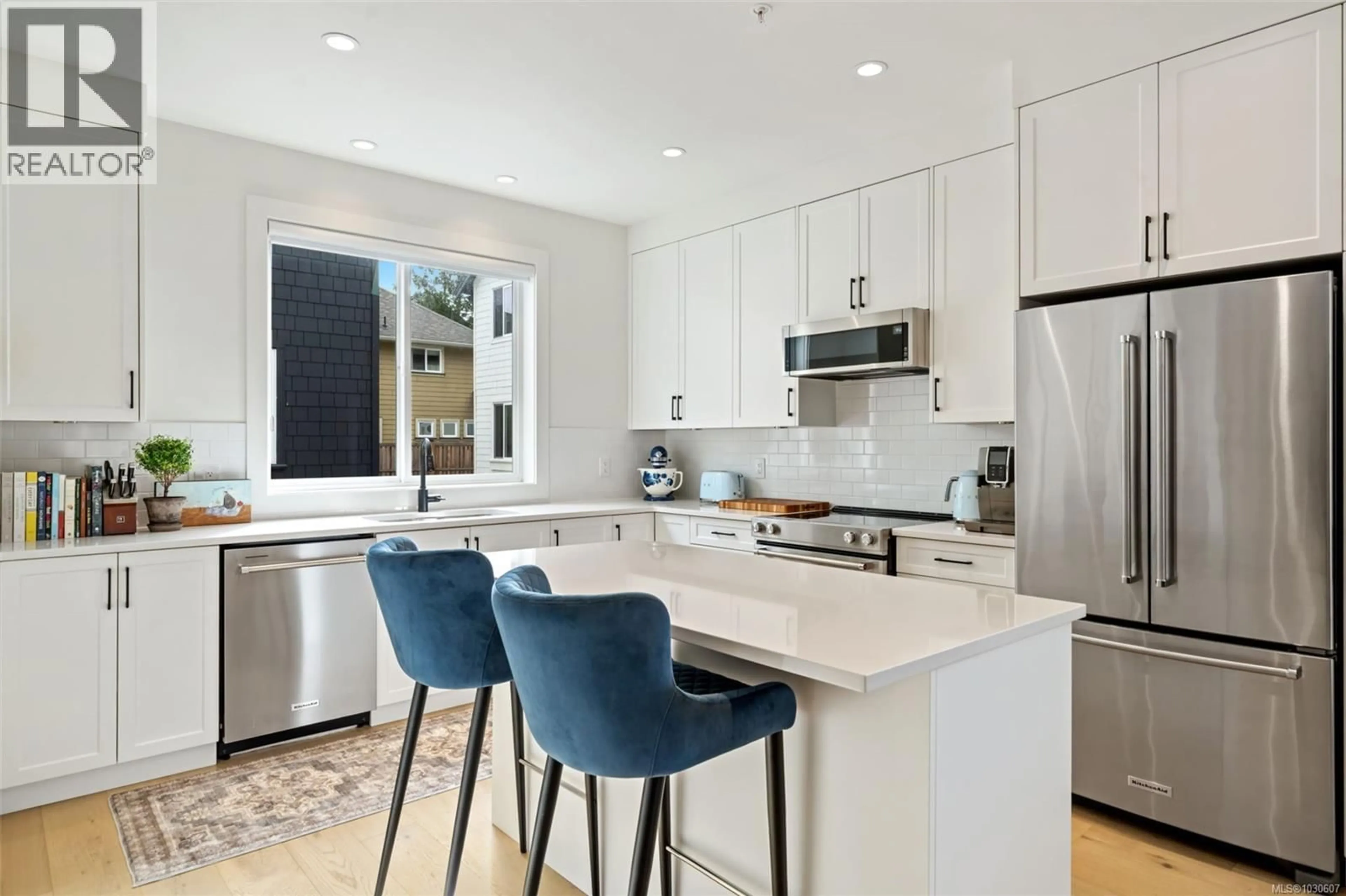 Open concept kitchen, ceramic/tile floor for 16 - 10145 FIFTH STREET, Sidney British Columbia V8L0E4