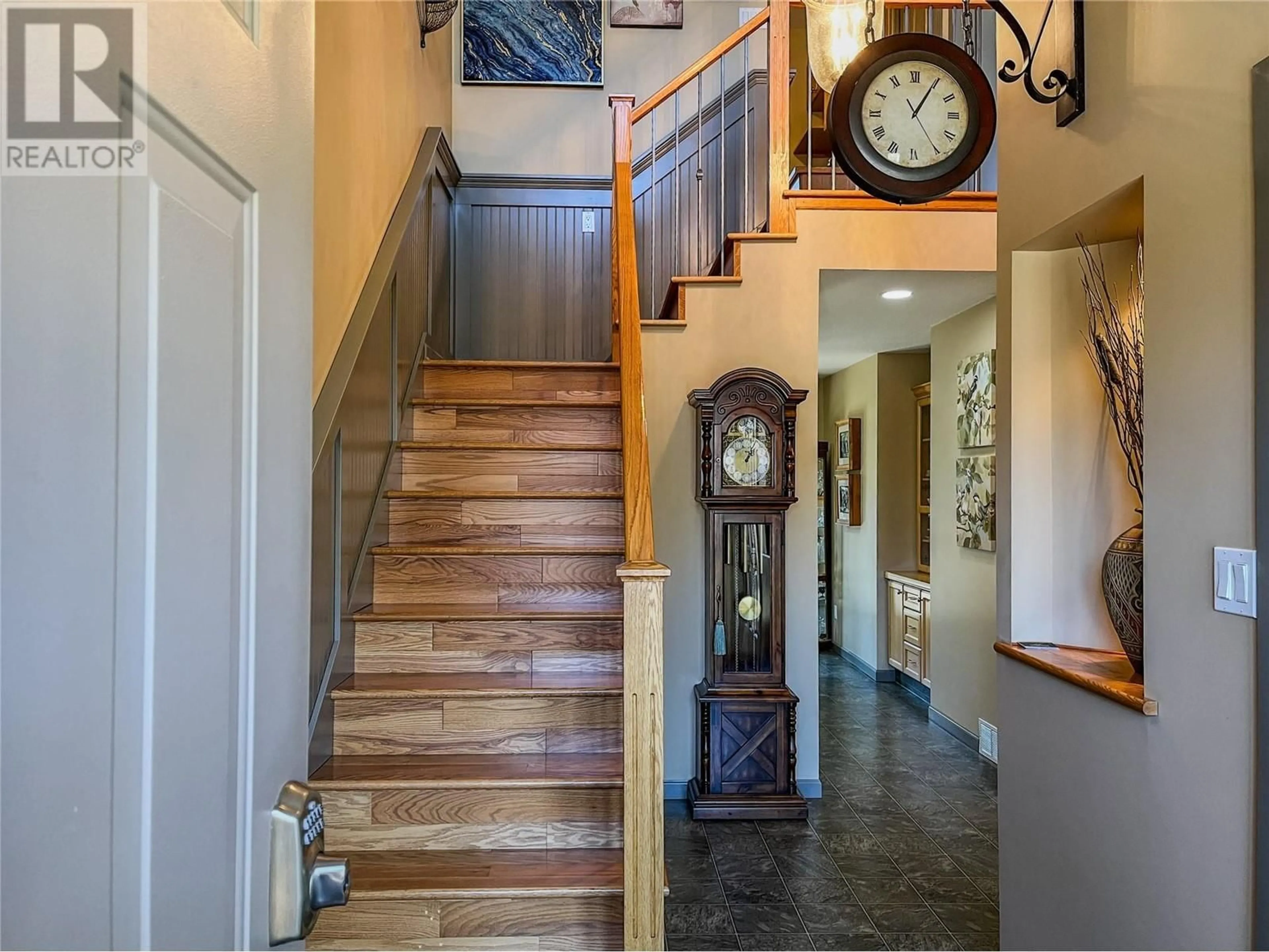 Indoor entryway for 7342 KNIGHT ROAD, Oliver British Columbia V0H1T7