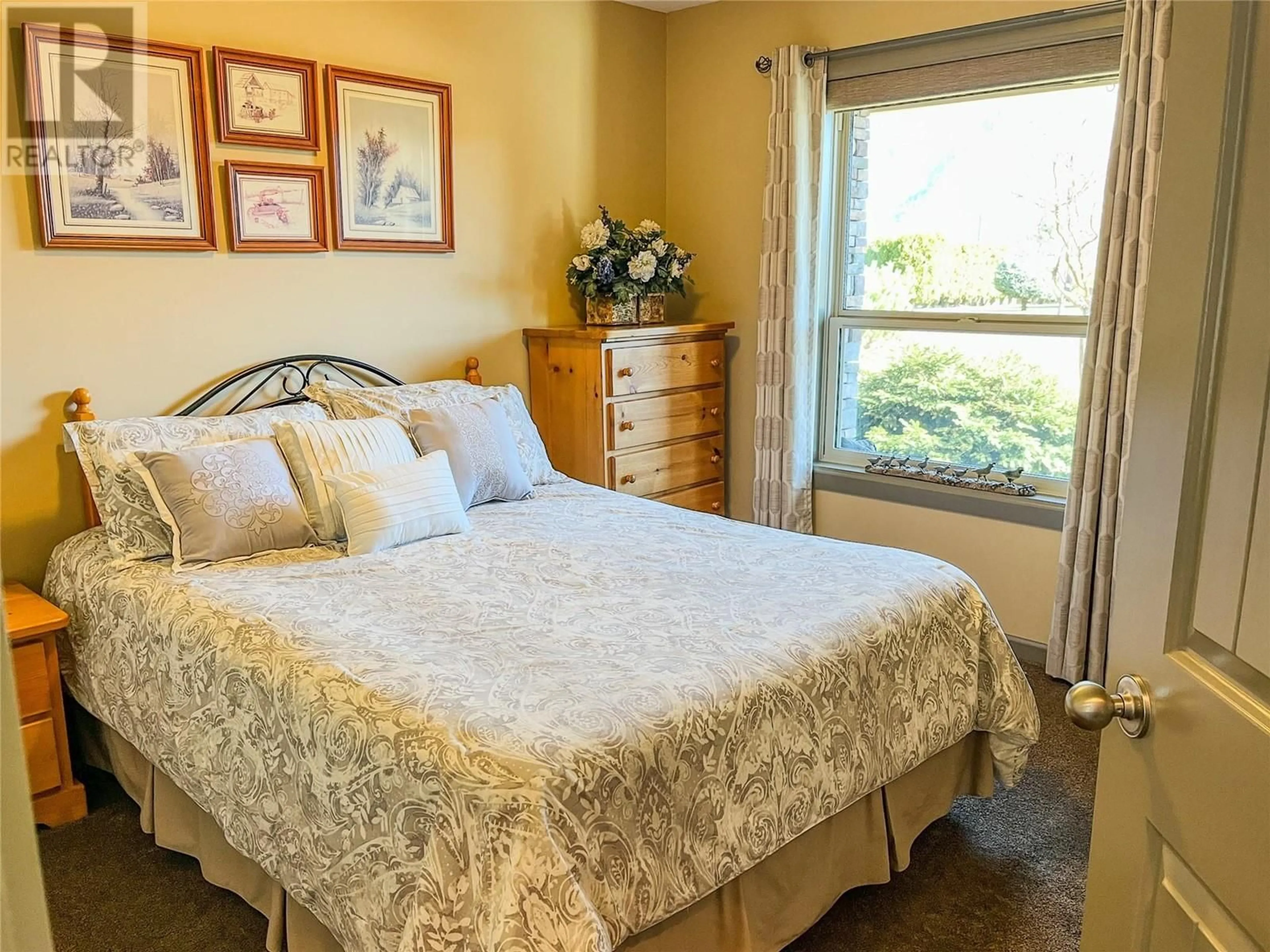 Bedroom with bed, unknown for 7342 KNIGHT ROAD, Oliver British Columbia V0H1T7