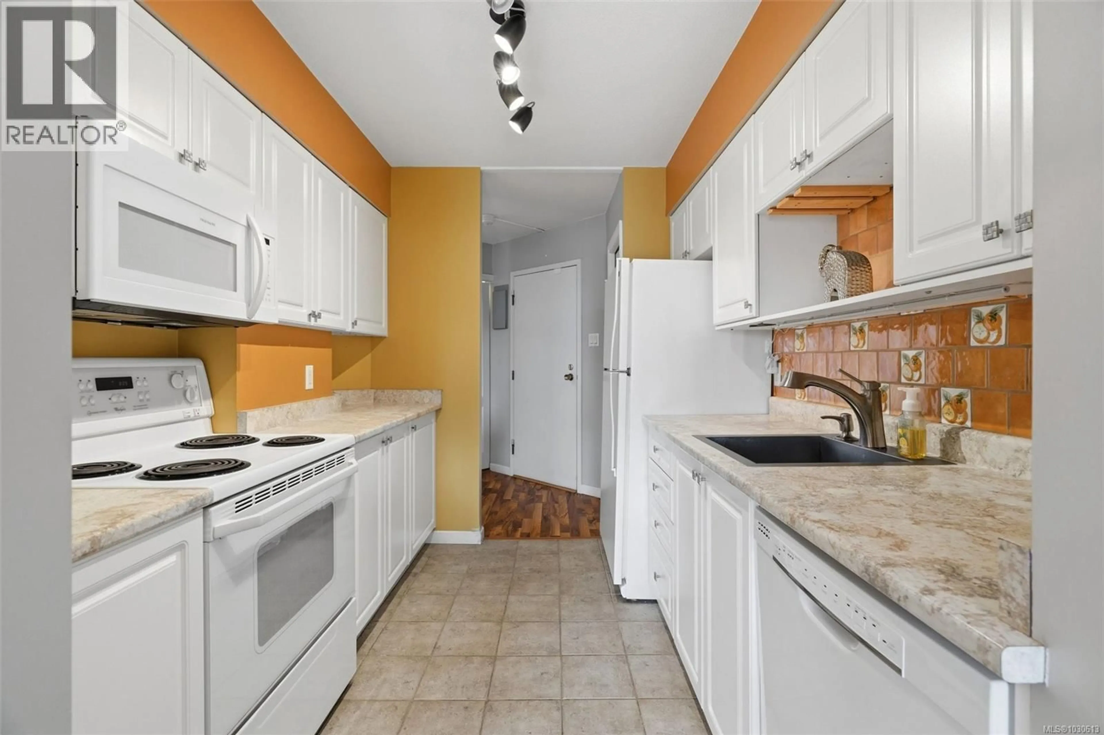 Standard kitchen, ceramic/tile floor for 1010 - 620 TORONTO STREET, Victoria British Columbia V8V1P7