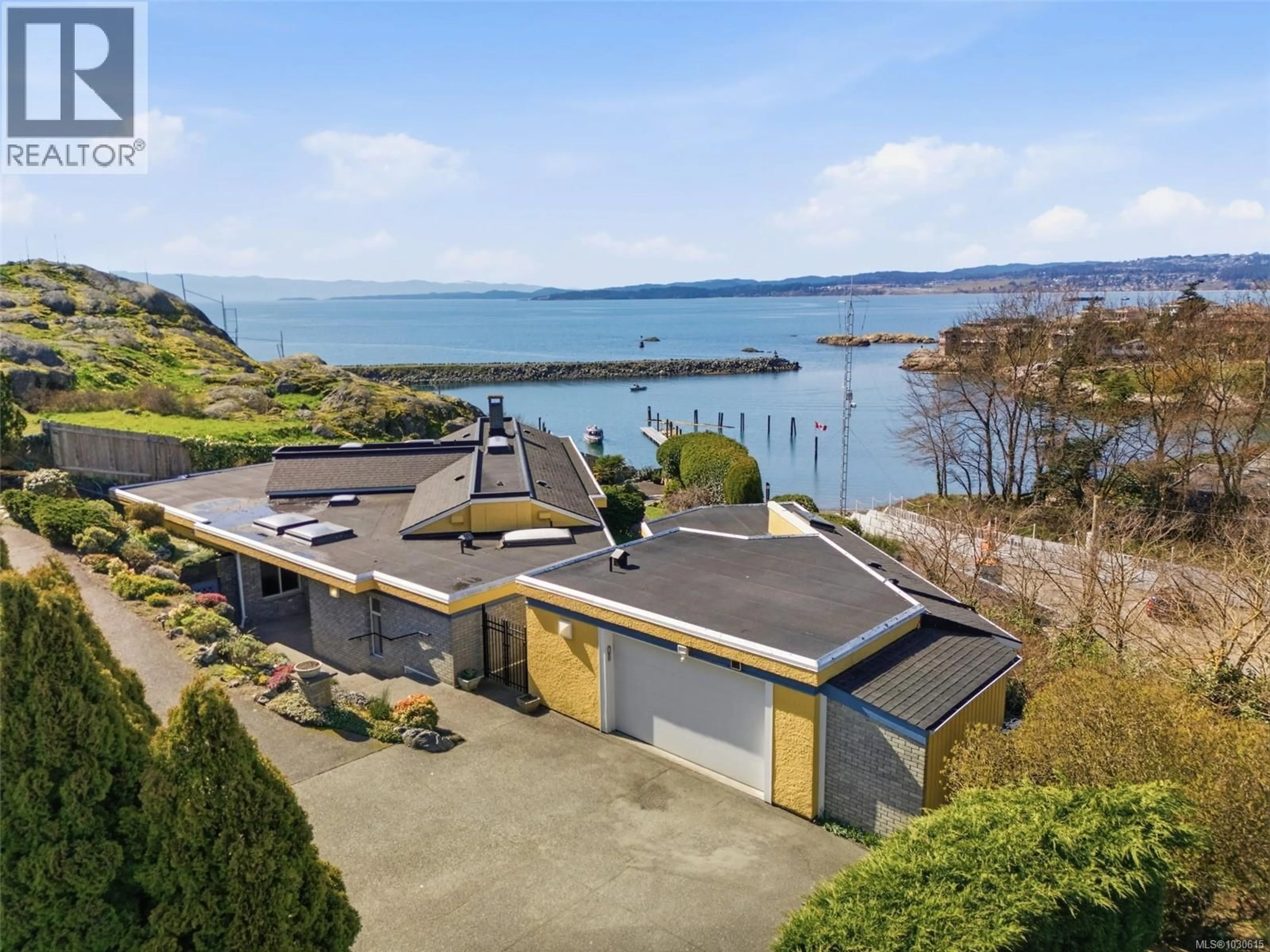 A pic from outside/outdoor area/front of a property/back of a property/a pic from drone, water/lake/river/ocean view for 312 CLIFTON TERRACE, Esquimalt British Columbia V9A5X9