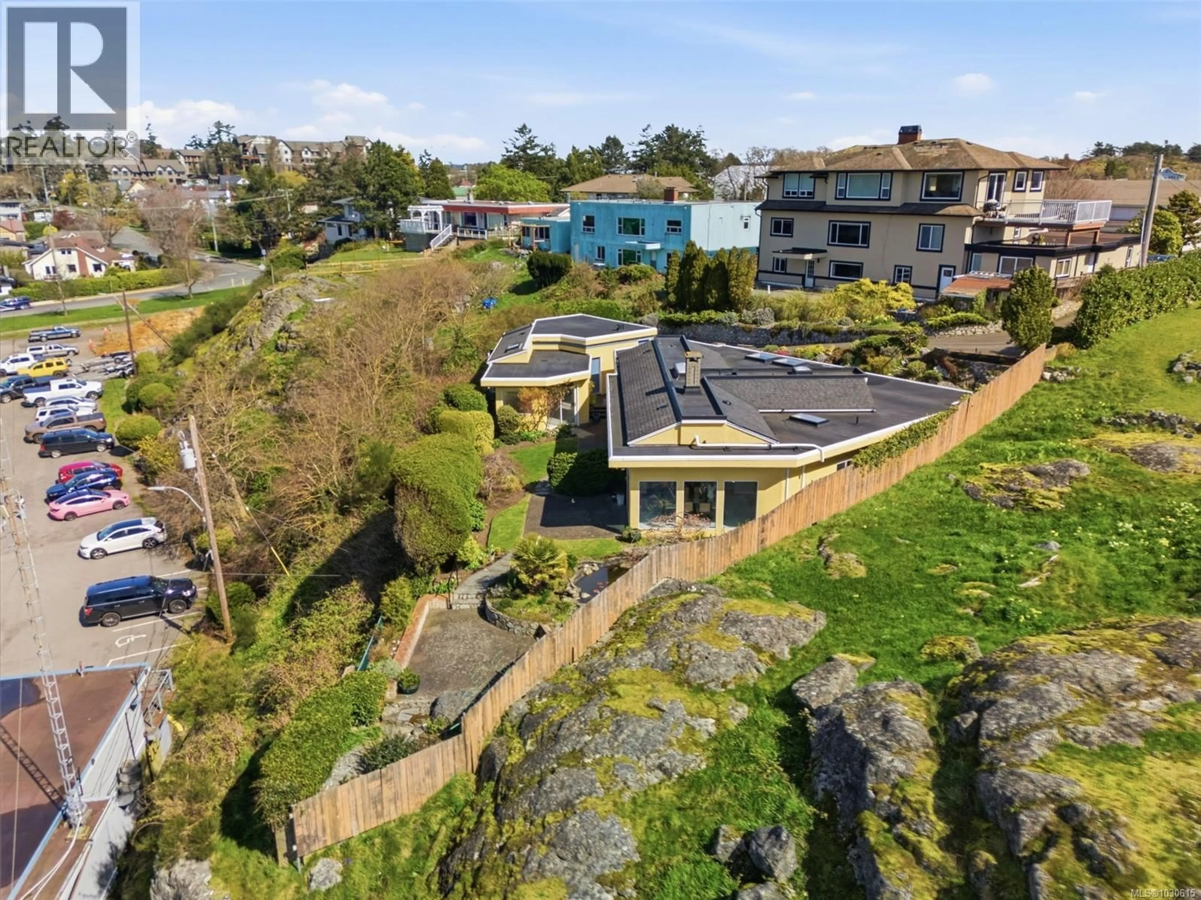 A pic from outside/outdoor area/front of a property/back of a property/a pic from drone, street for 312 CLIFTON TERRACE, Esquimalt British Columbia V9A5X9