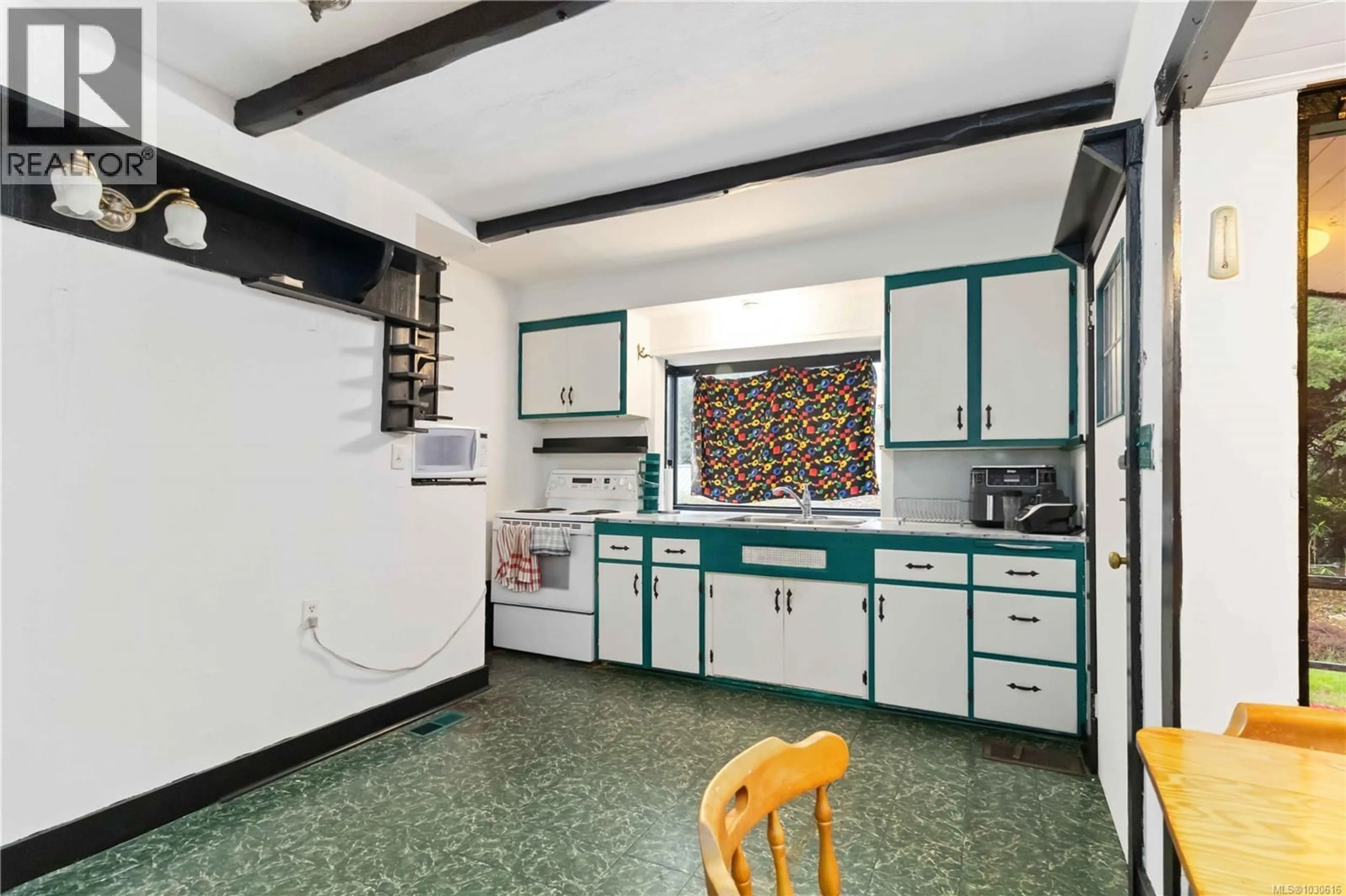 Standard kitchen, ceramic/tile floor for 5447 FOWLER ROAD, Saanich British Columbia V8Y1Y4