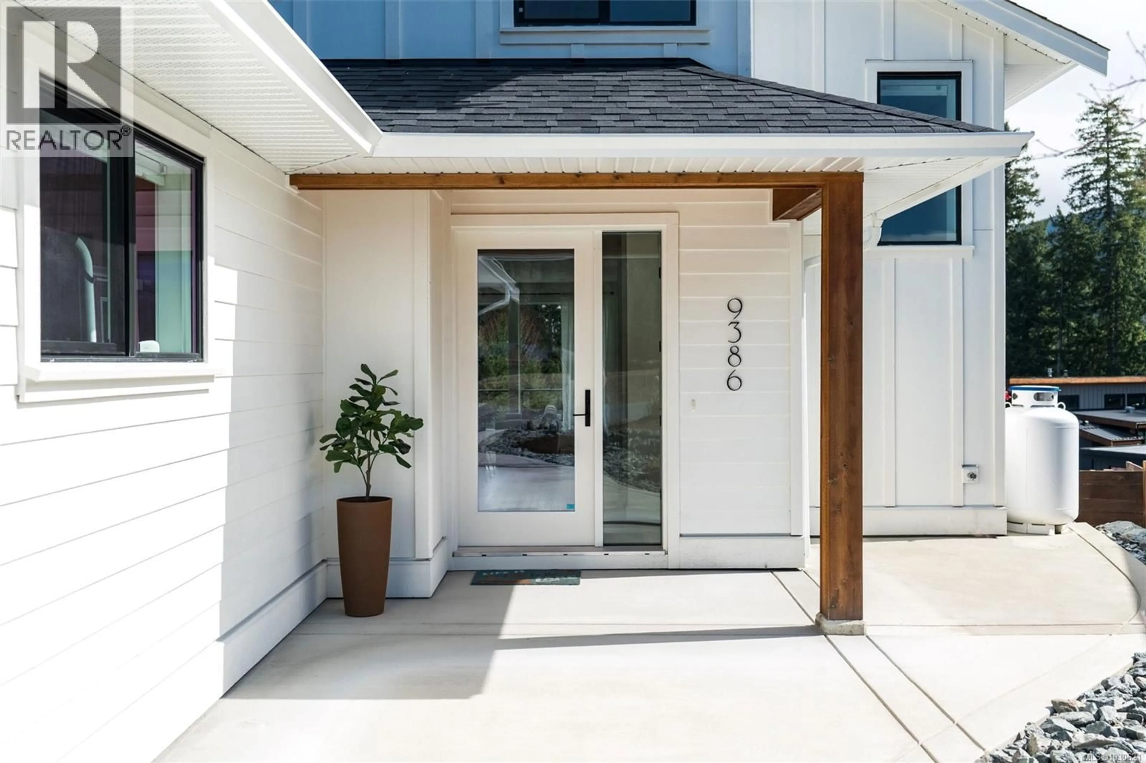 Indoor entryway for 9386 LAKEFRONT RISE, Lake Cowichan British Columbia V0R2G1