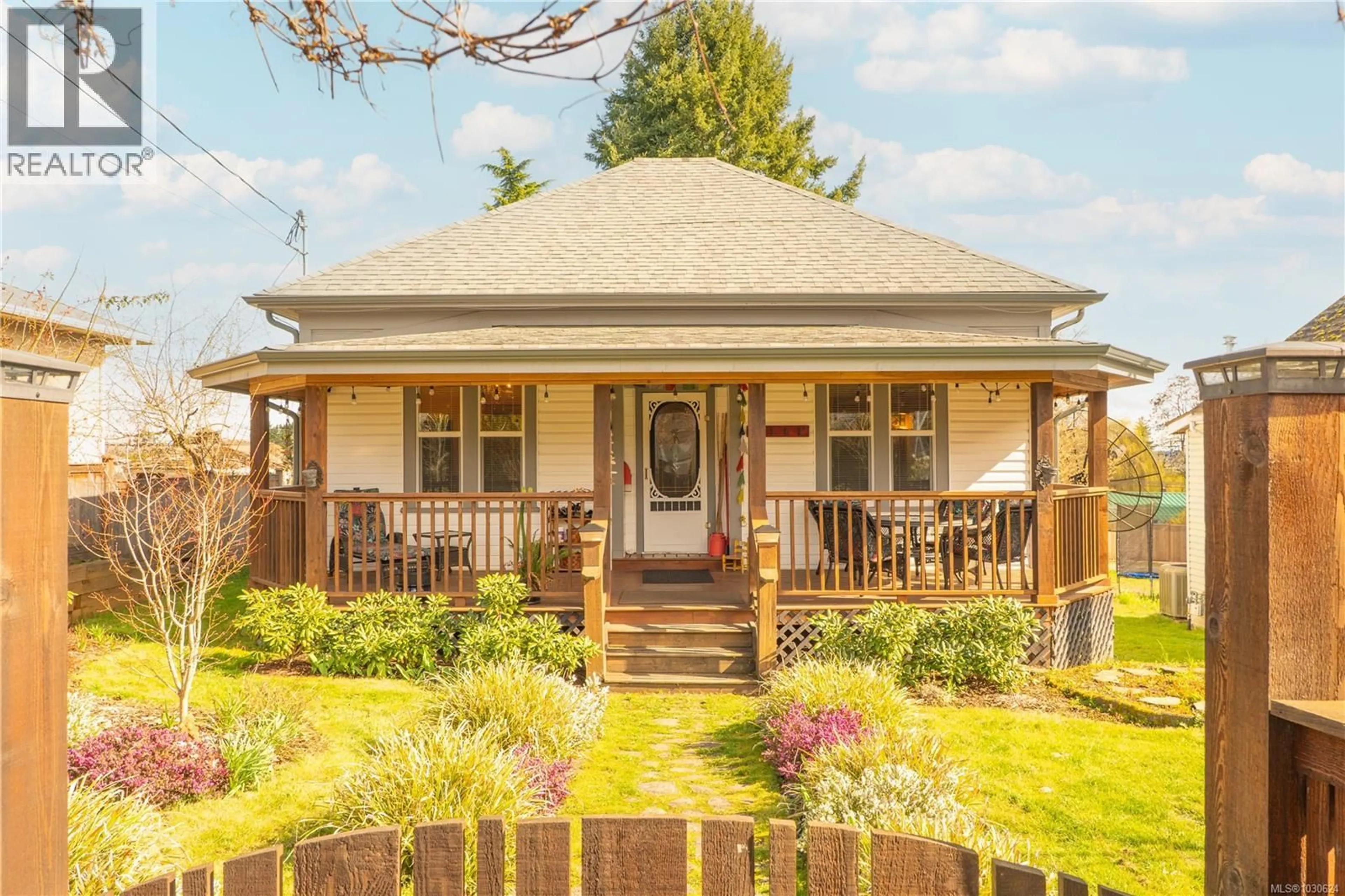 Patio, street for 203 VIEW STREET, Nanaimo British Columbia V9R4N5