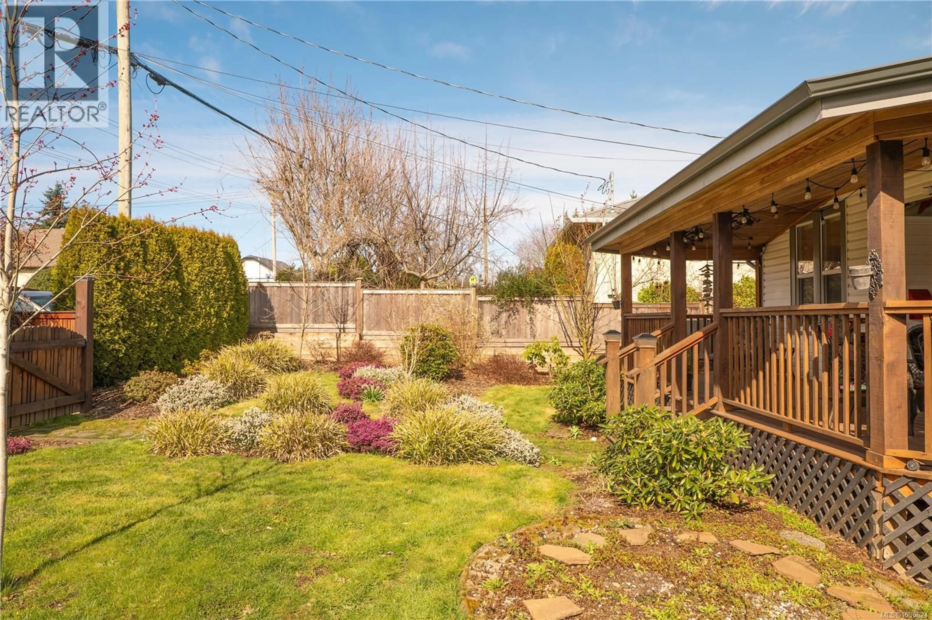 Patio, street for 203 VIEW STREET, Nanaimo British Columbia V9R4N5