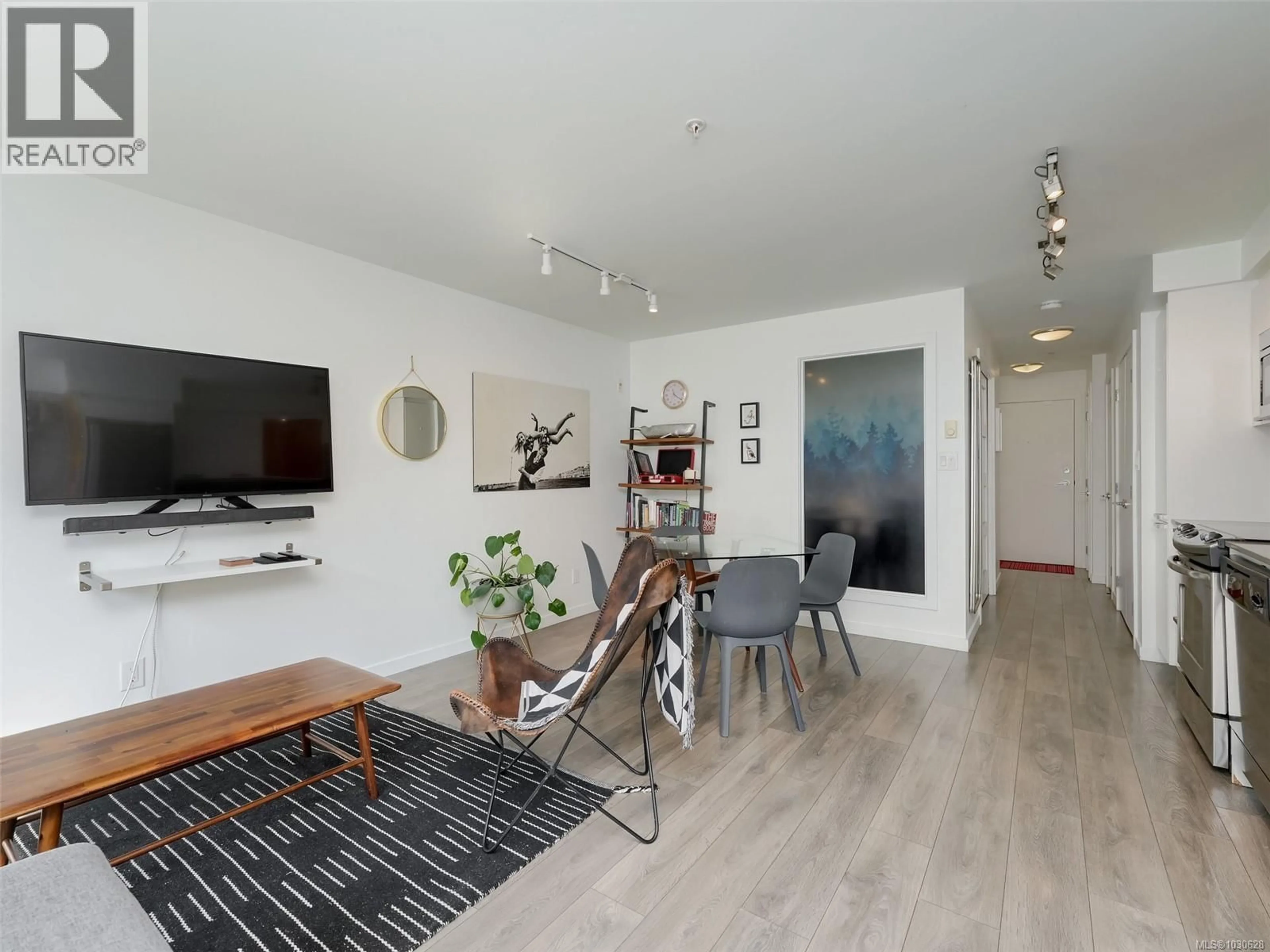 Living room with furniture, wood/laminate floor for 215 - 517 FISGARD STREET, Victoria British Columbia V8W0C5