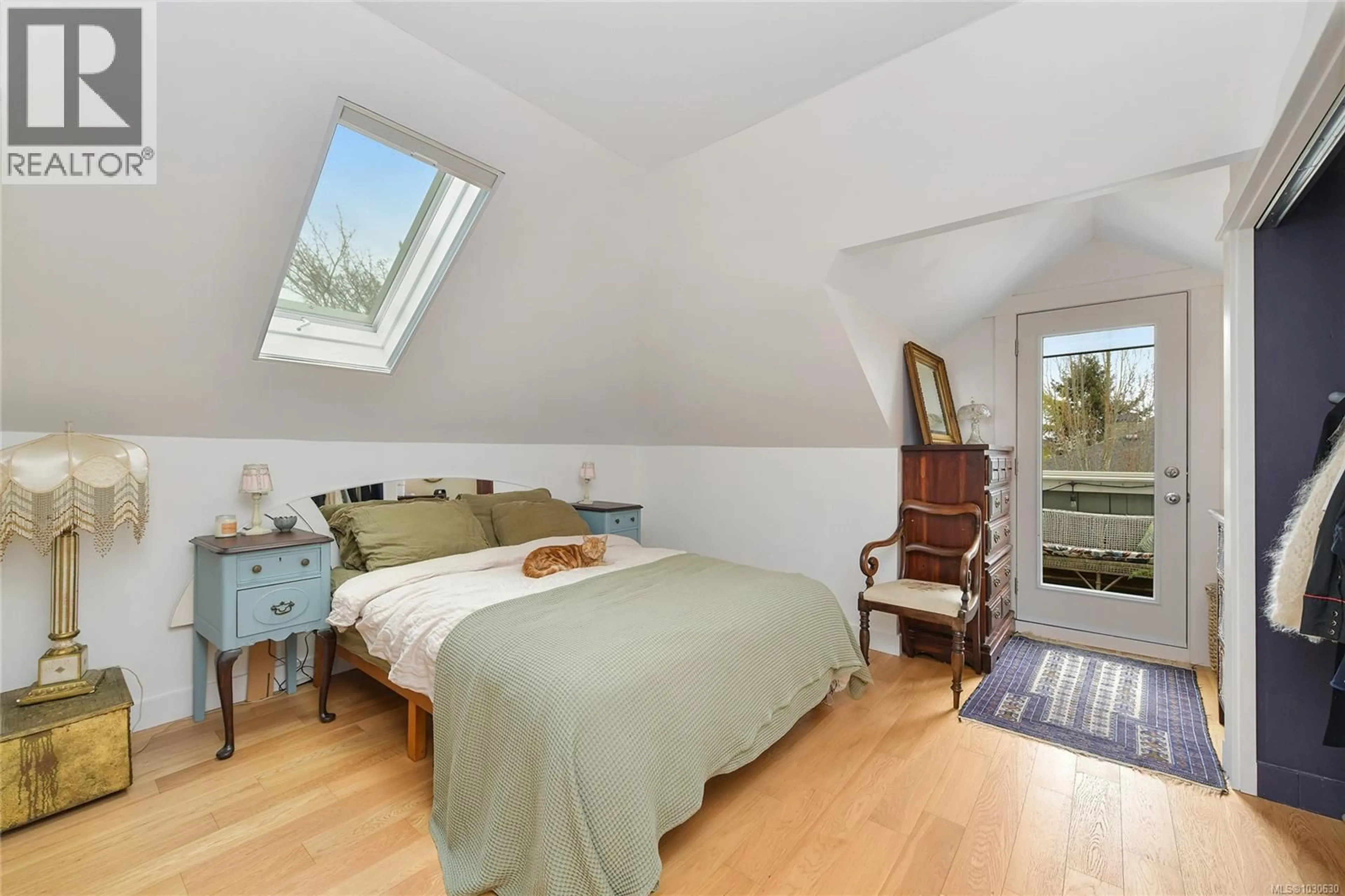 Bedroom with bed, unknown for 4 - 2109 CHAMBERS STREET, Victoria British Columbia V8T3L1