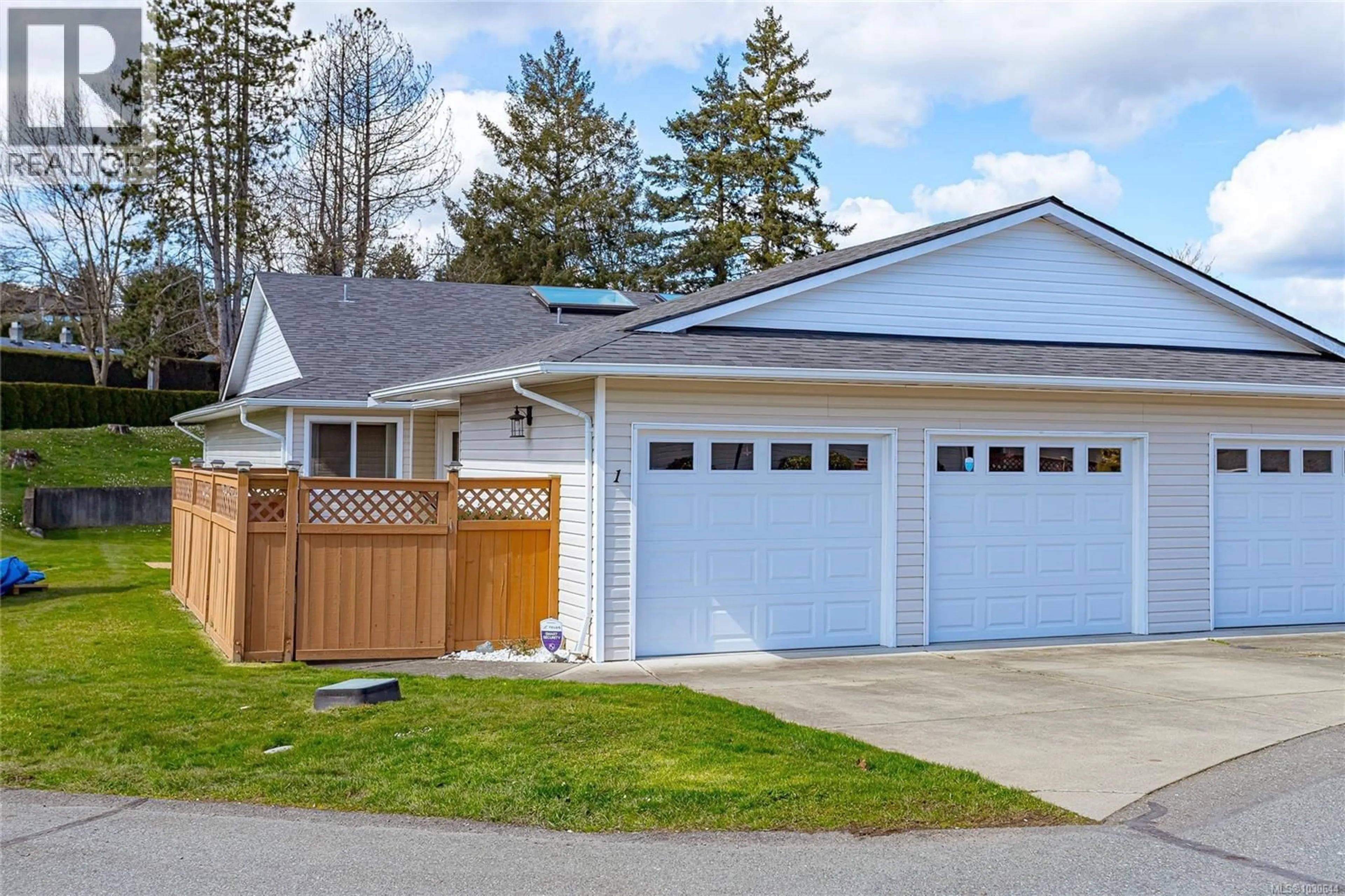 Home with vinyl exterior material, street for 1 - 4125 INTERURBAN ROAD, Saanich British Columbia V8Z4W6