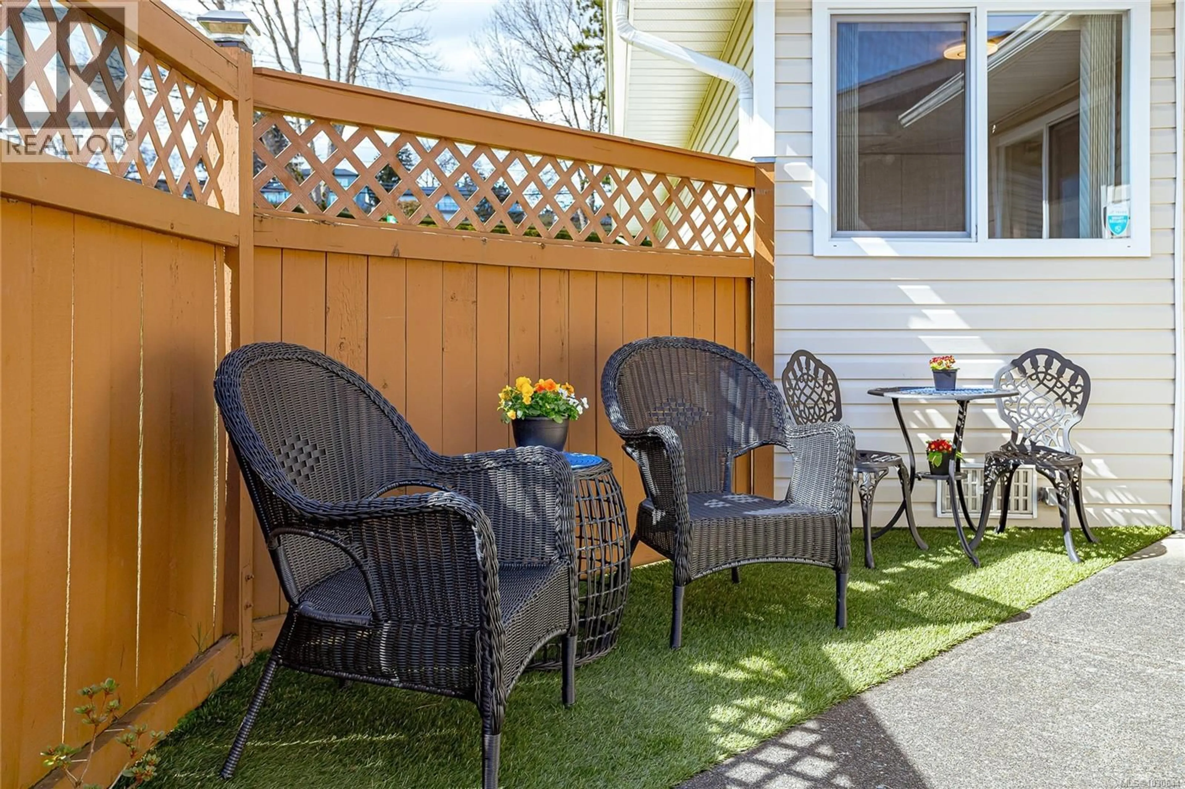 Patio, street for 1 - 4125 INTERURBAN ROAD, Saanich British Columbia V8Z4W6