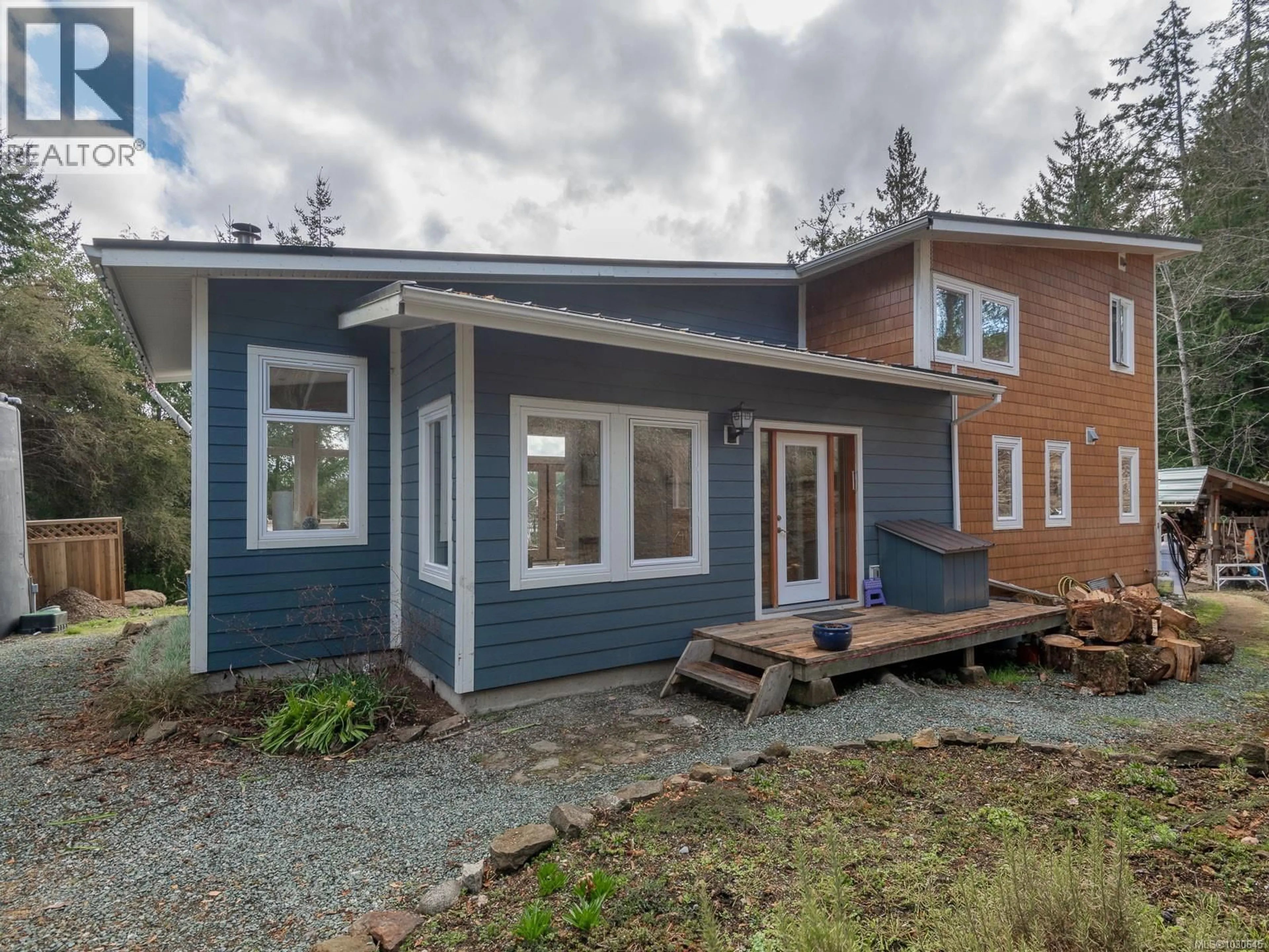 Home with vinyl exterior material, street for 59 PILKEY POINT ROAD, Thetis Island British Columbia V0R2Y0