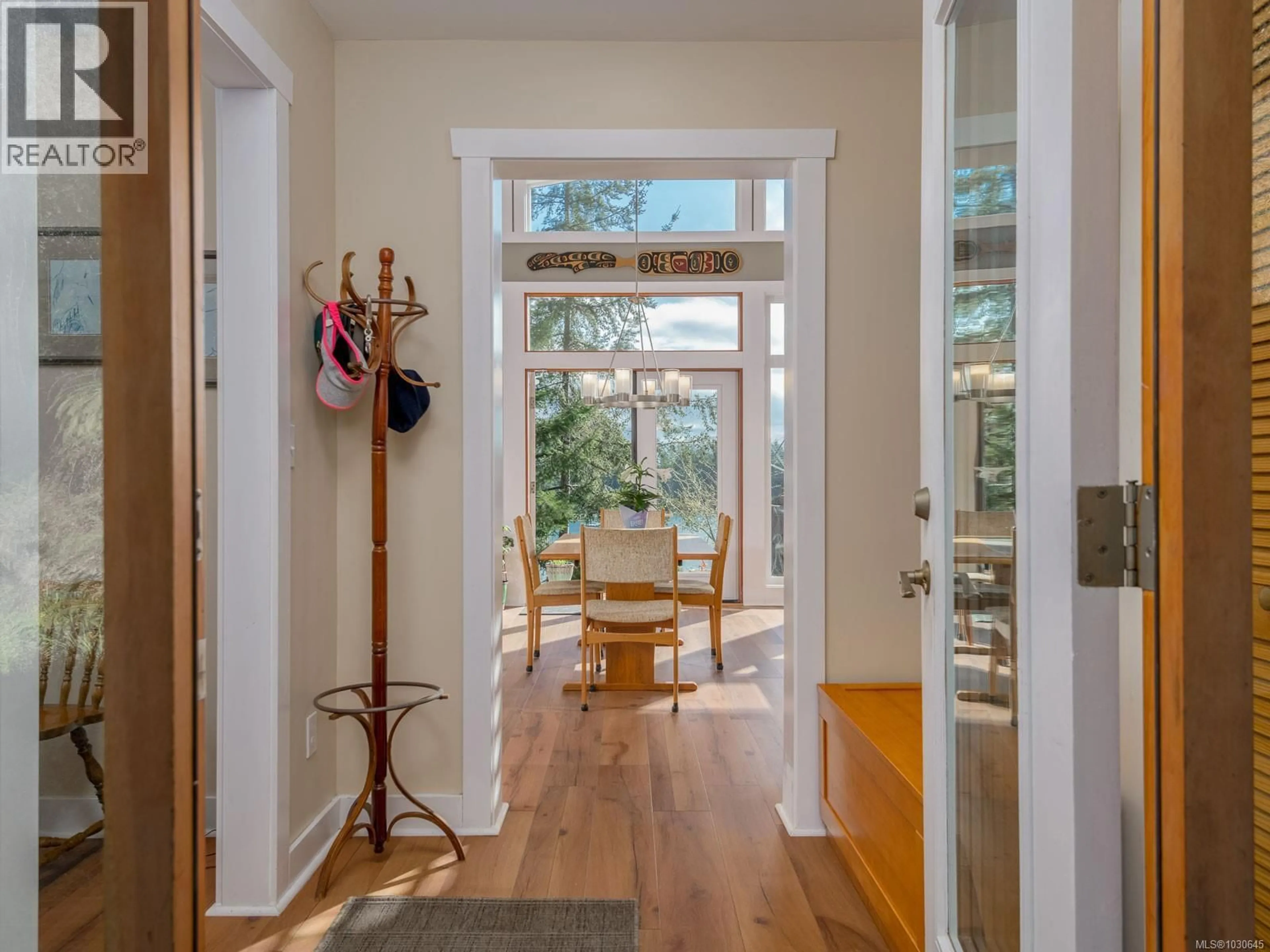 Indoor entryway for 59 PILKEY POINT ROAD, Thetis Island British Columbia V0R2Y0