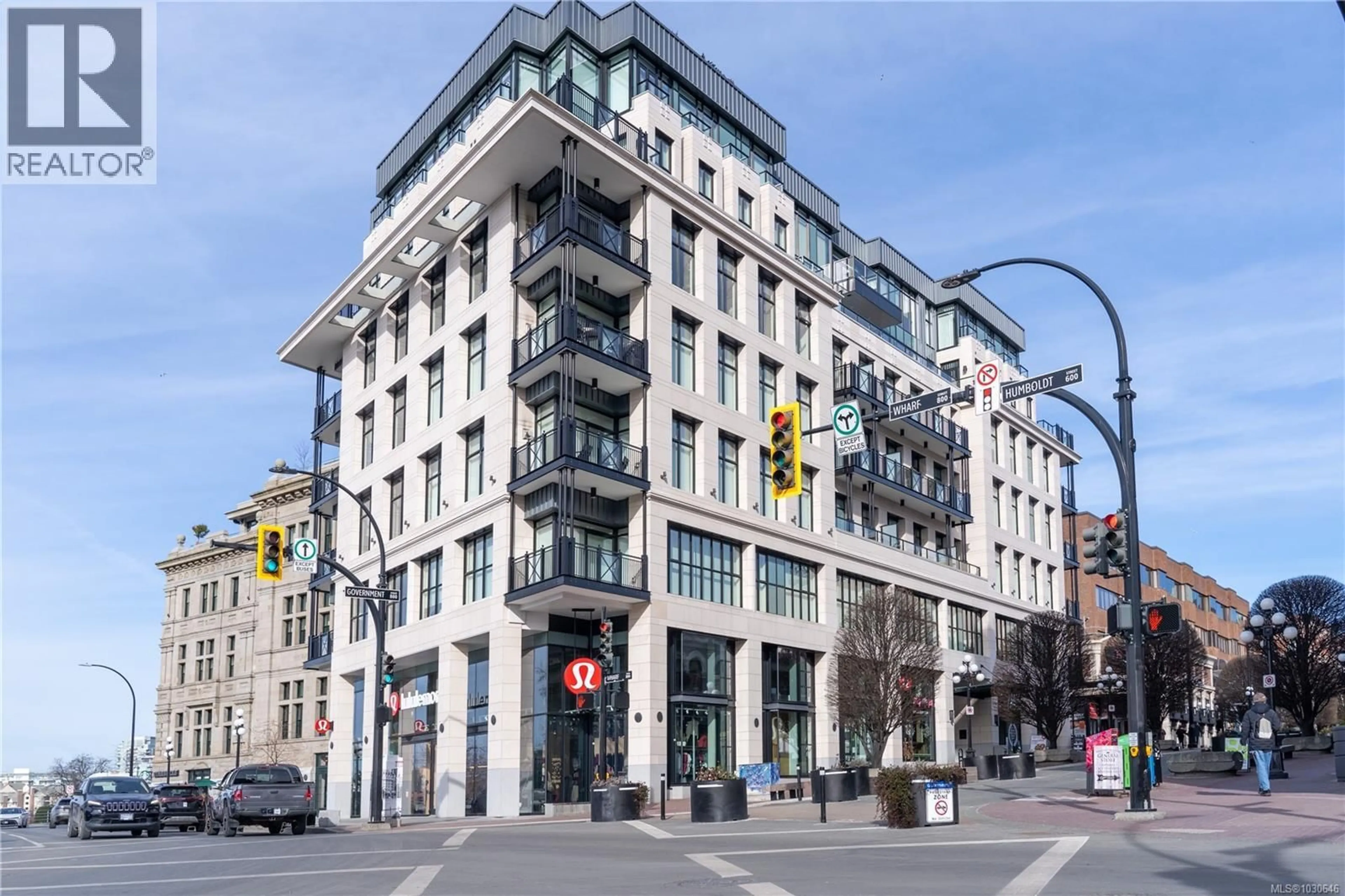 Unknown for 302 - 888 GOVERNMENT STREET, Victoria British Columbia V8W0G5