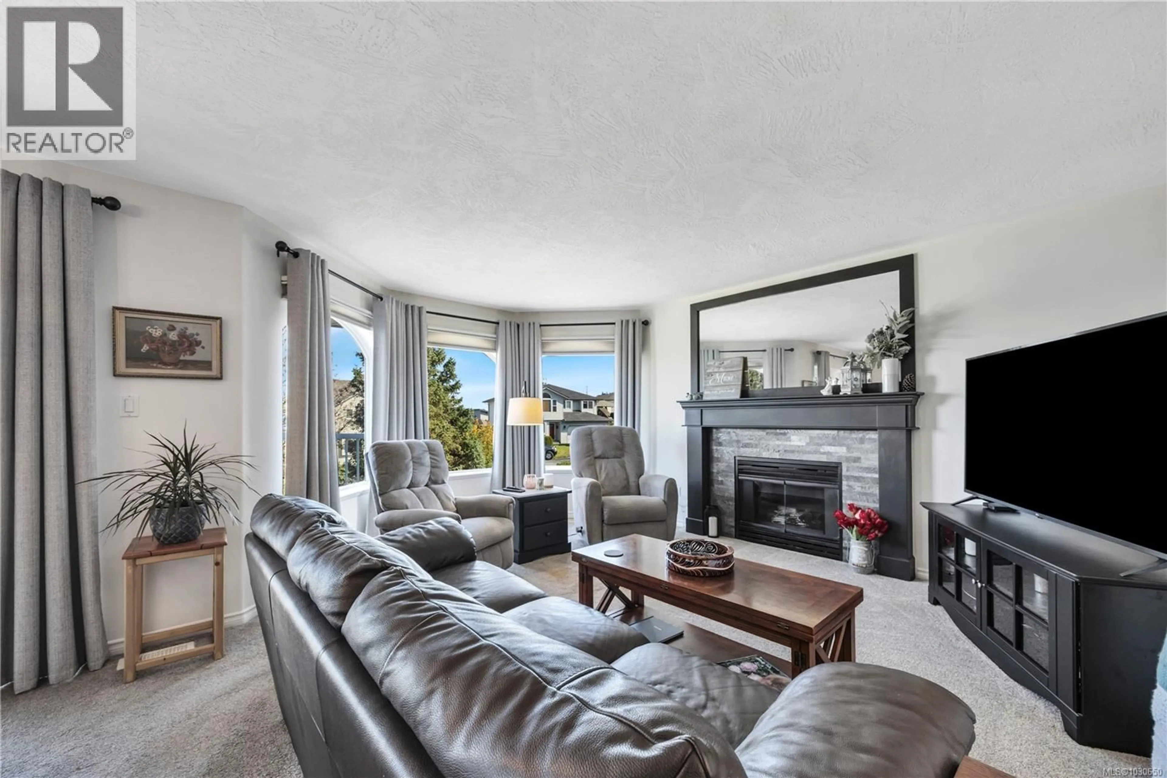 Living room with furniture, unknown for 402 TASSIN PLACE, Ladysmith British Columbia V9G1W8