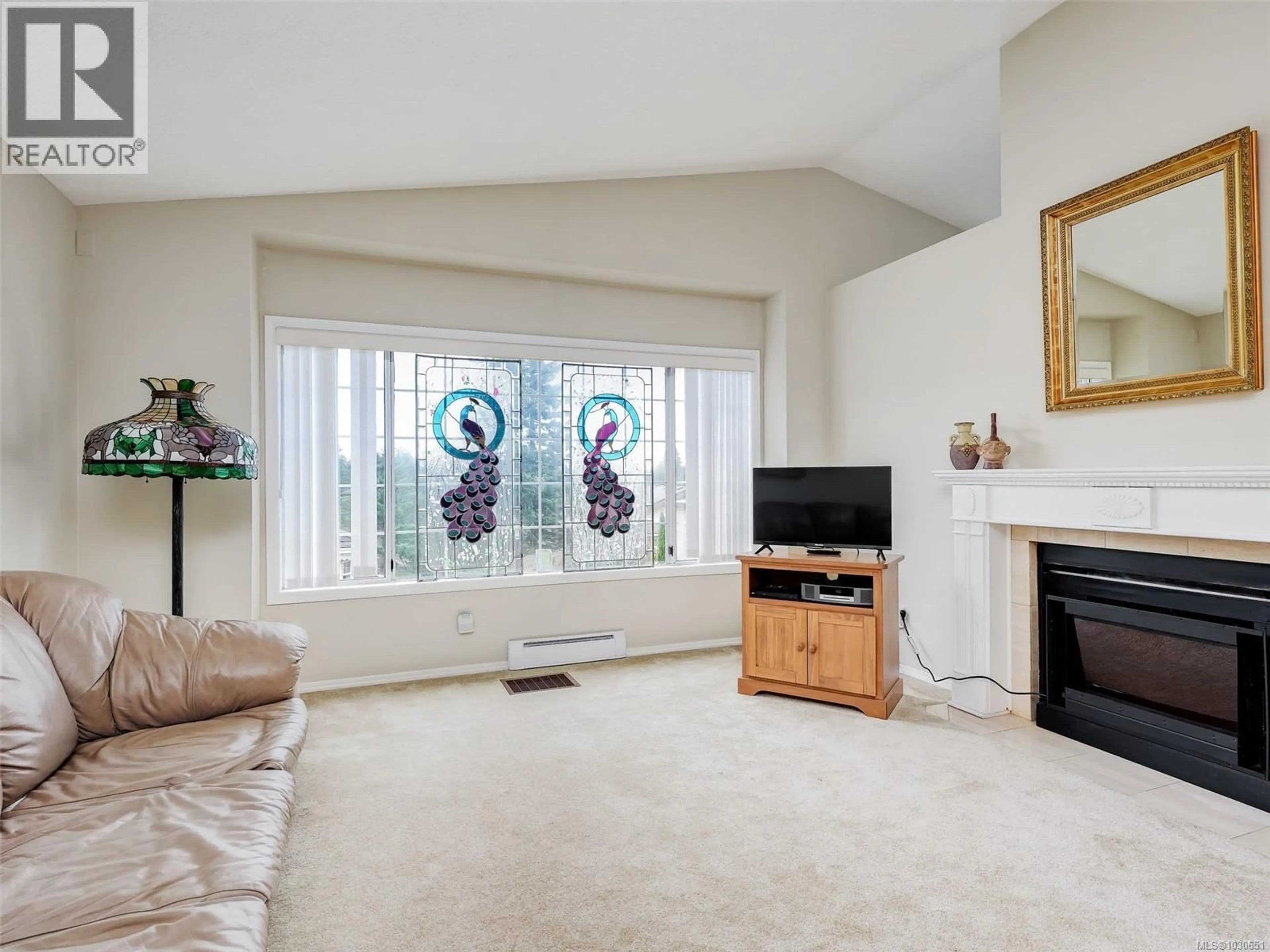 Living room with furniture, unknown for 31 - 901 KENTWOOD LANE, Saanich British Columbia V8Y2Y7