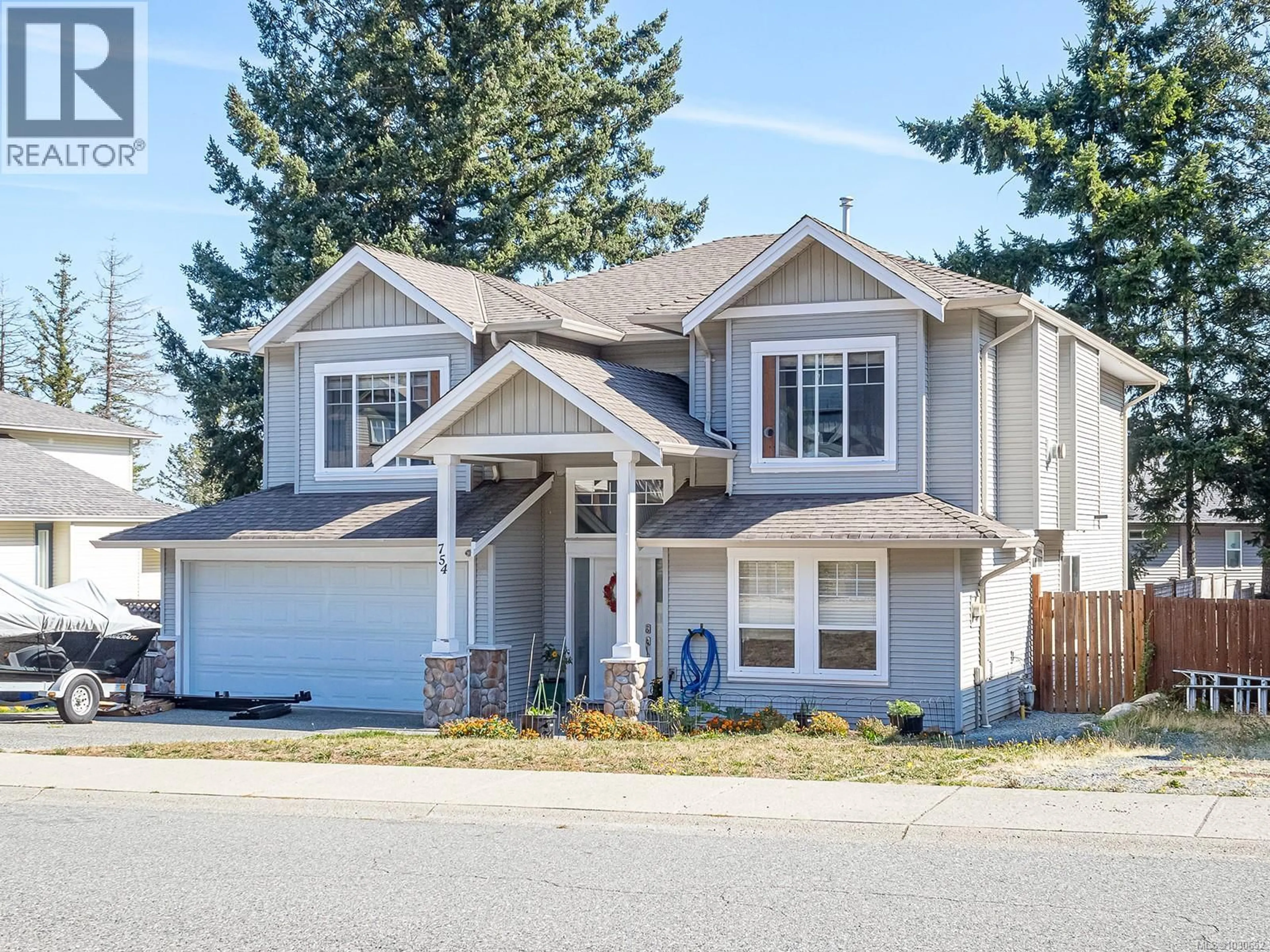 Home with vinyl exterior material, street for 754 SOUTHLAND WAY, Nanaimo British Columbia V9R6P4