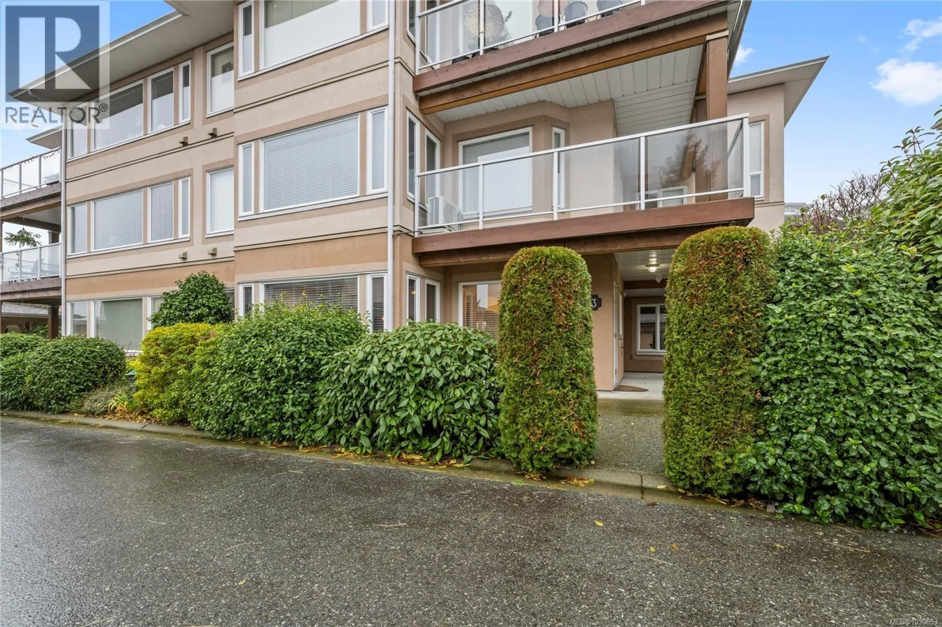 Patio, street for 43 - 100 GIFFORD ROAD, Ladysmith British Columbia V9G1B8