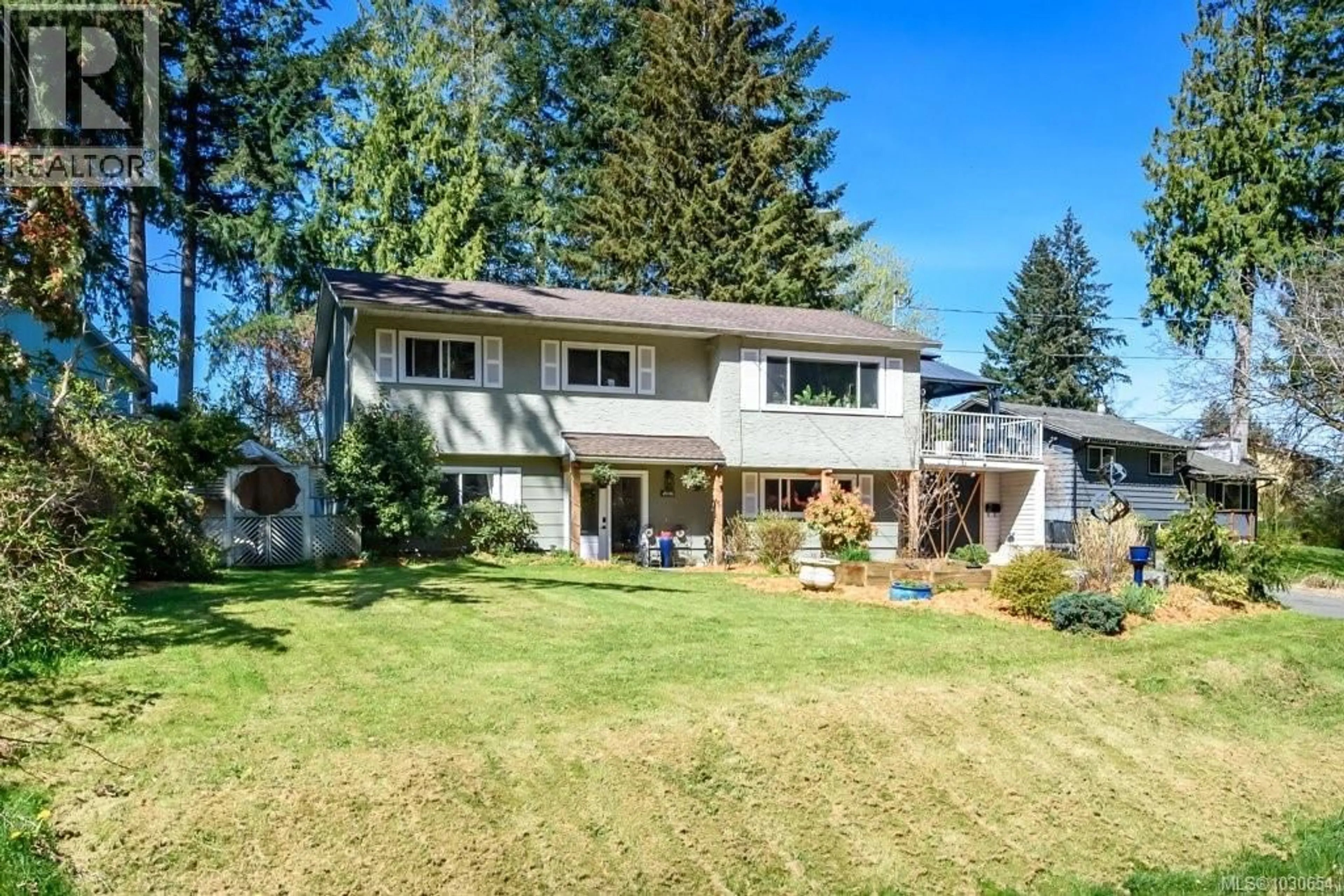 A pic from outside/outdoor area/front of a property/back of a property/a pic from drone, street for 4696 GAIL CRESCENT, Courtenay British Columbia V9N5Y3