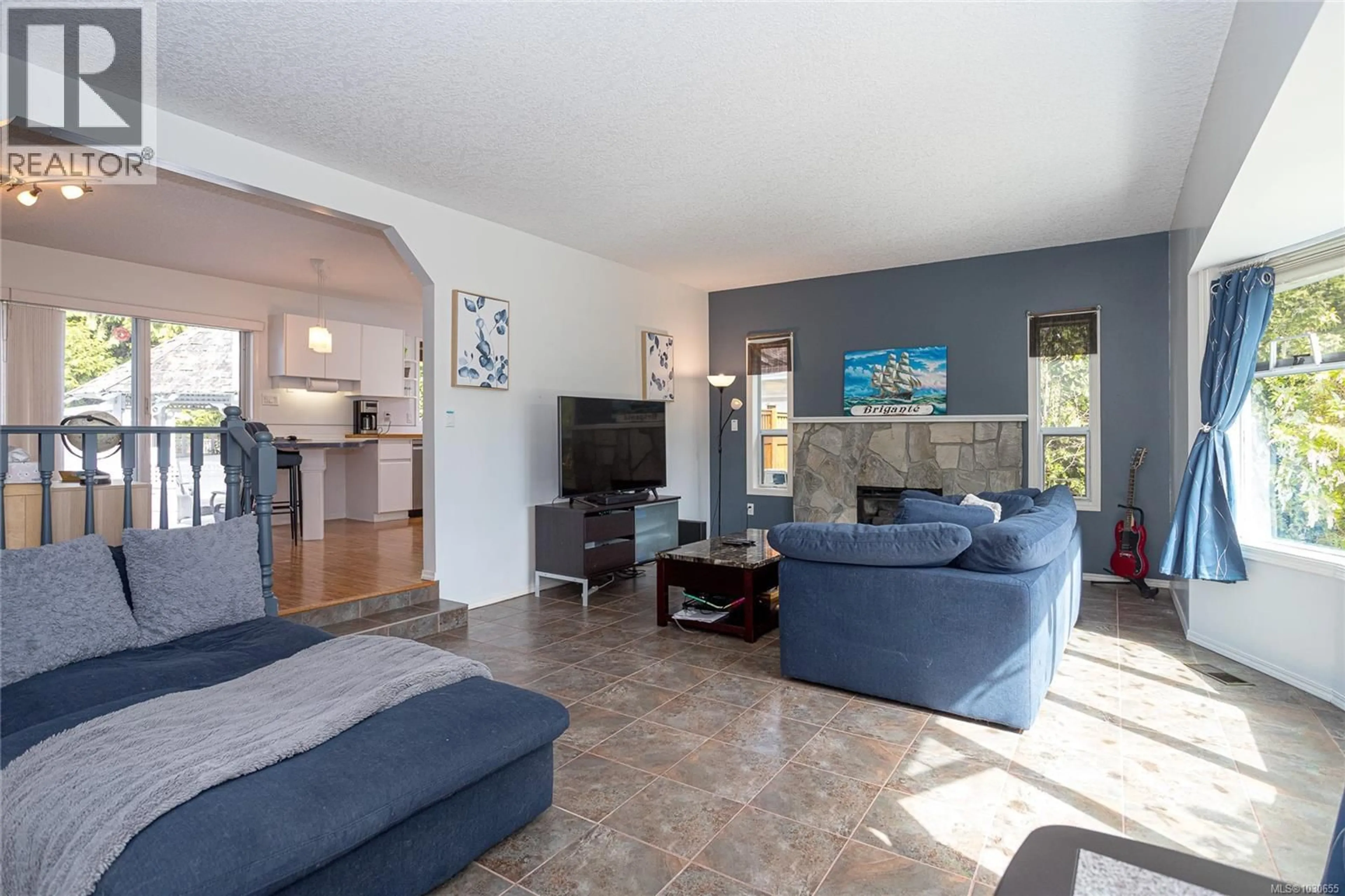 Living room with furniture, ceramic/tile floor for 521 WILROSE PLACE, Ladysmith British Columbia V9G1B1