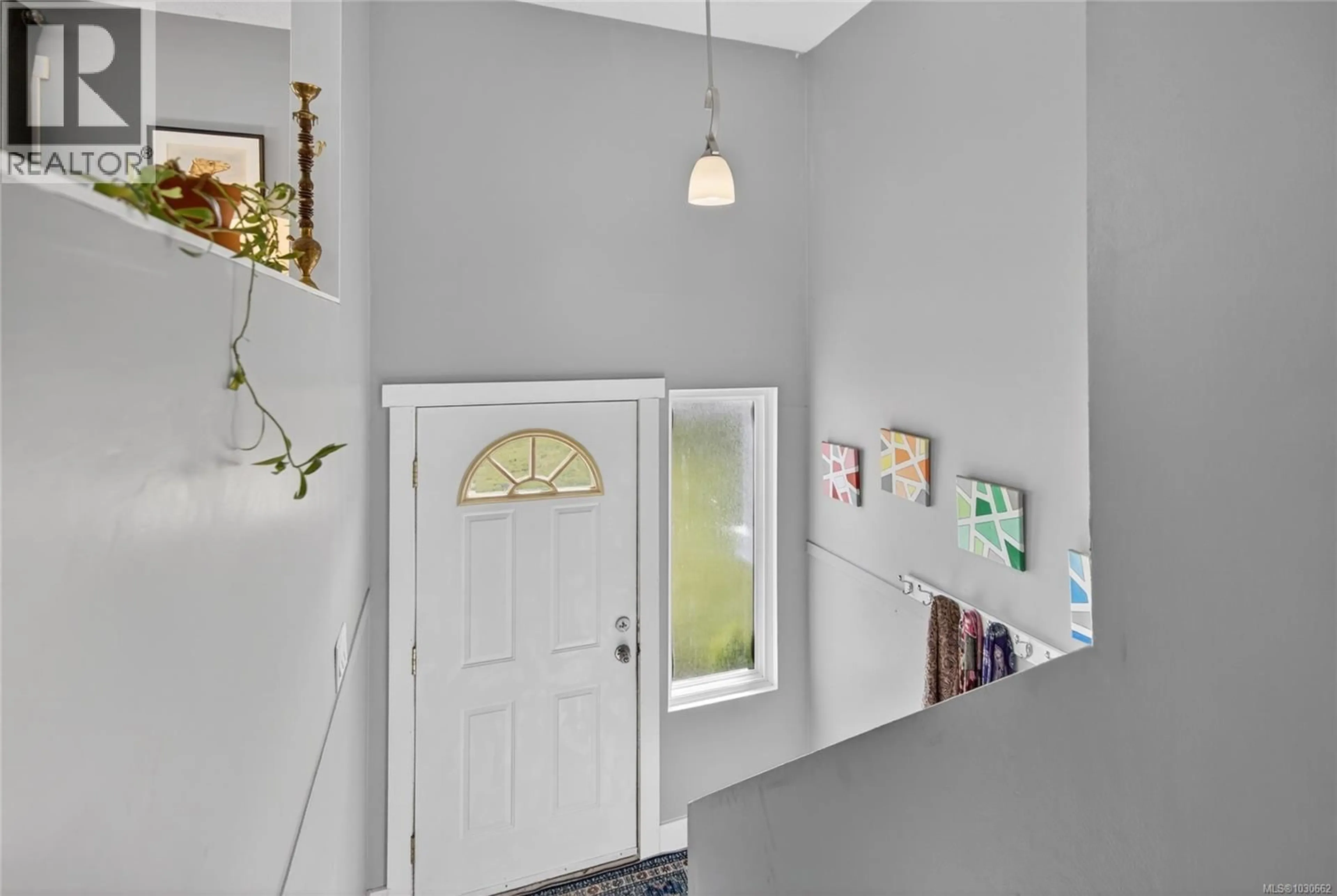 Indoor entryway for 54 MITCHELL ROAD, Courtenay British Columbia V9N6C3