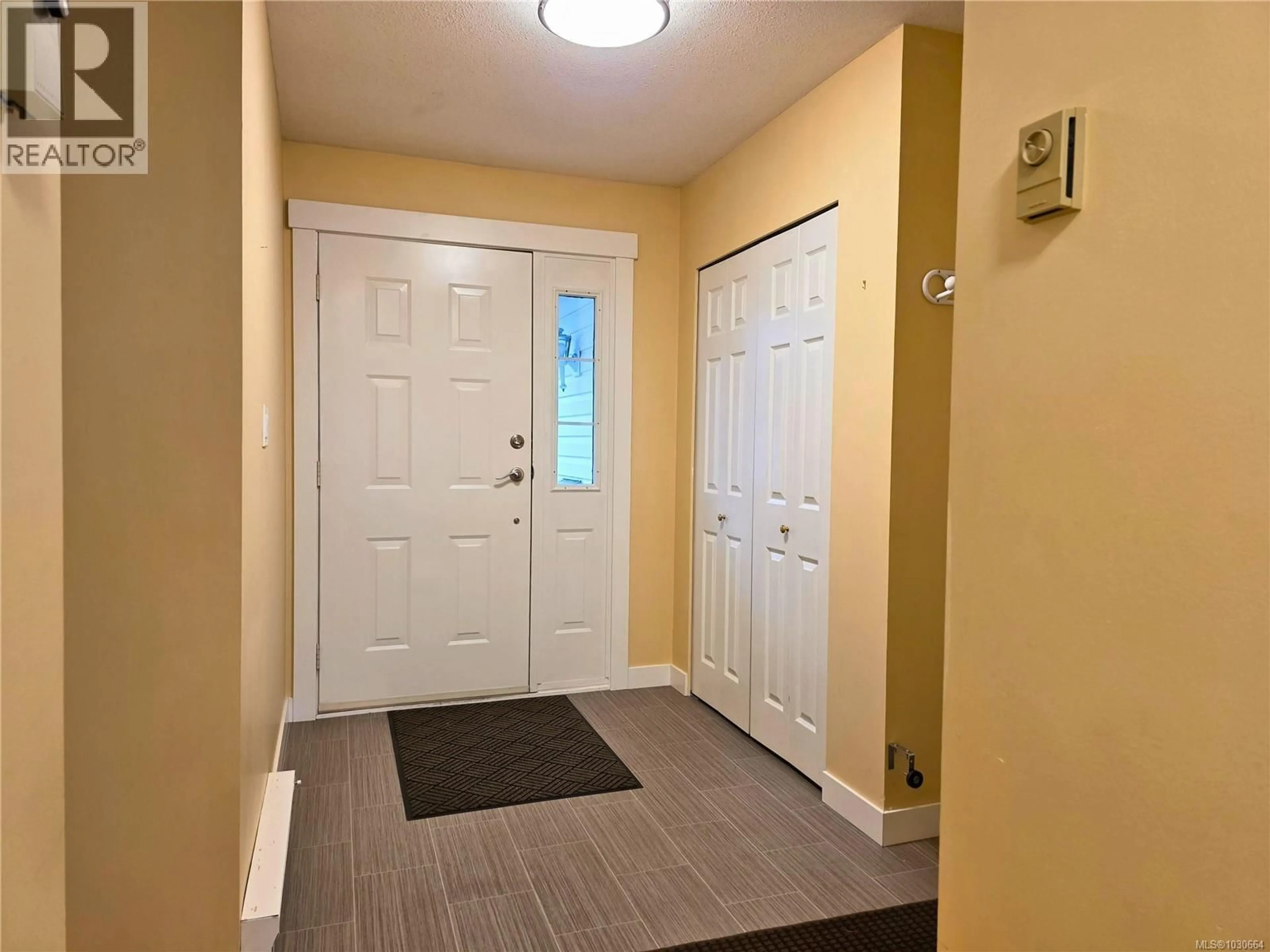 Indoor entryway for 23 - 2465 ORIOLE DRIVE, Nanaimo British Columbia V9T3P2