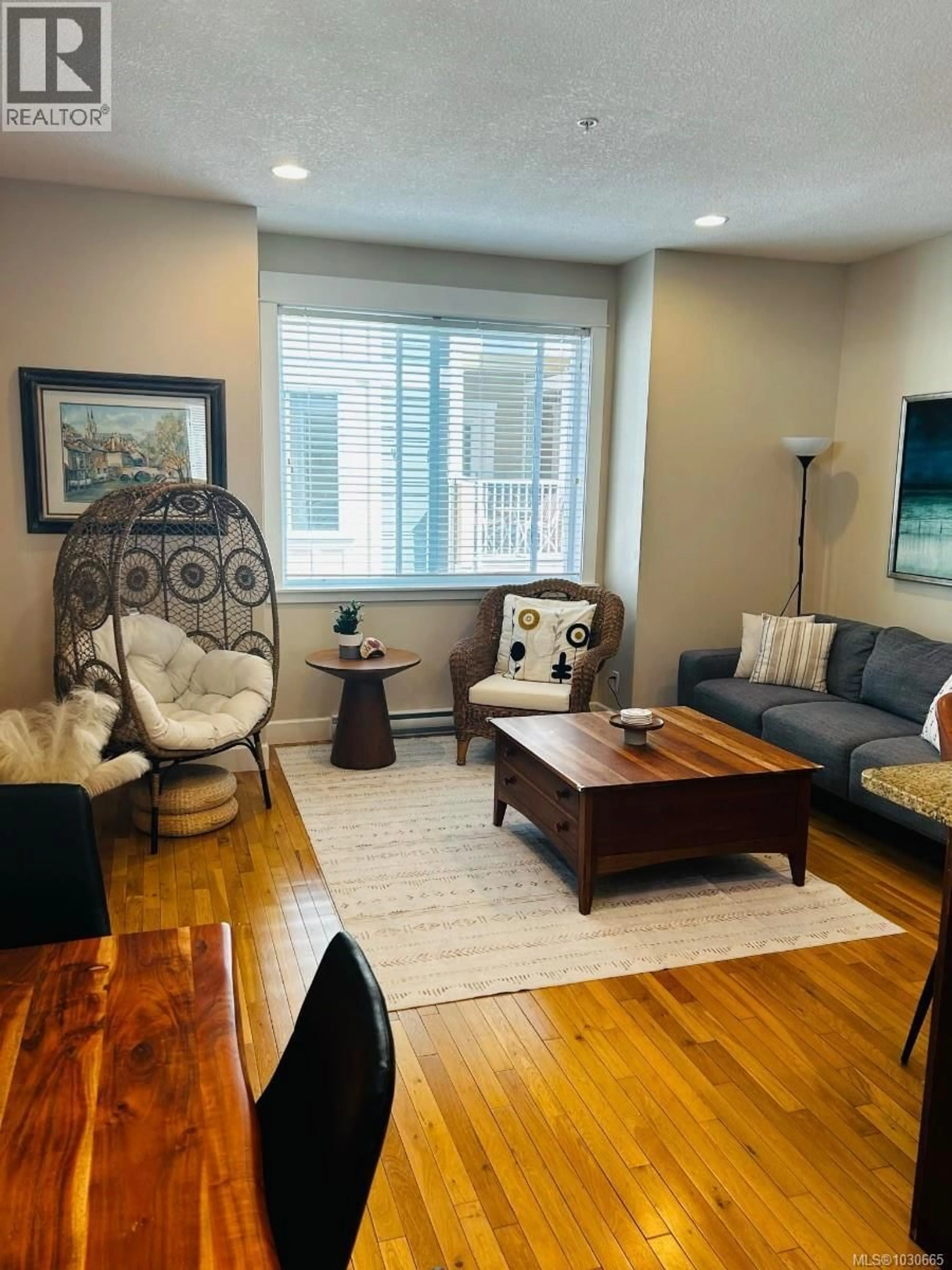 Living room with furniture, wood/laminate floor for 111 - 6057 DOUMONT ROAD, Nanaimo British Columbia V9T0G3