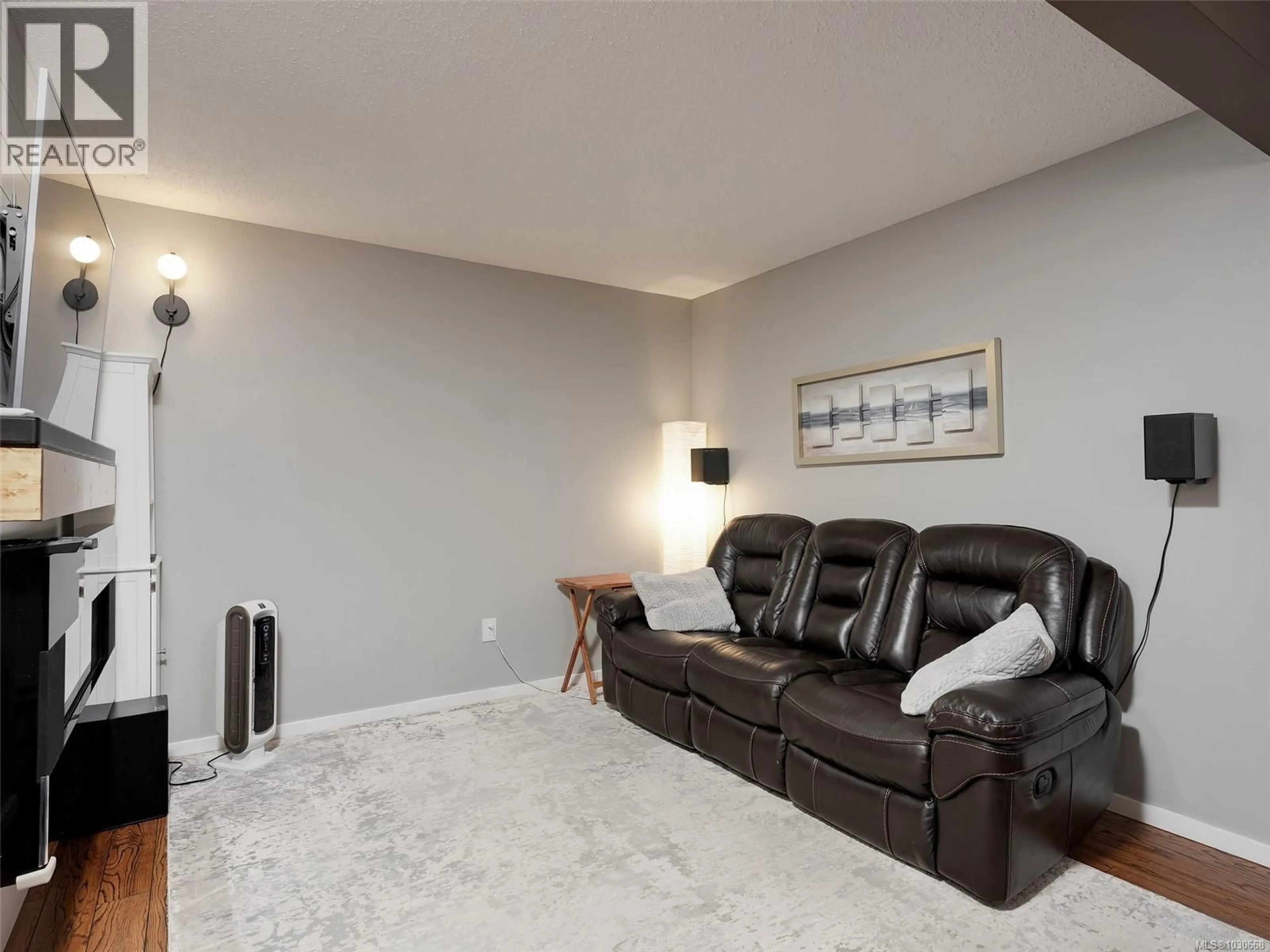 Living room with furniture, unknown for 1119 WYCHBURY AVENUE, Esquimalt British Columbia V9A5K9